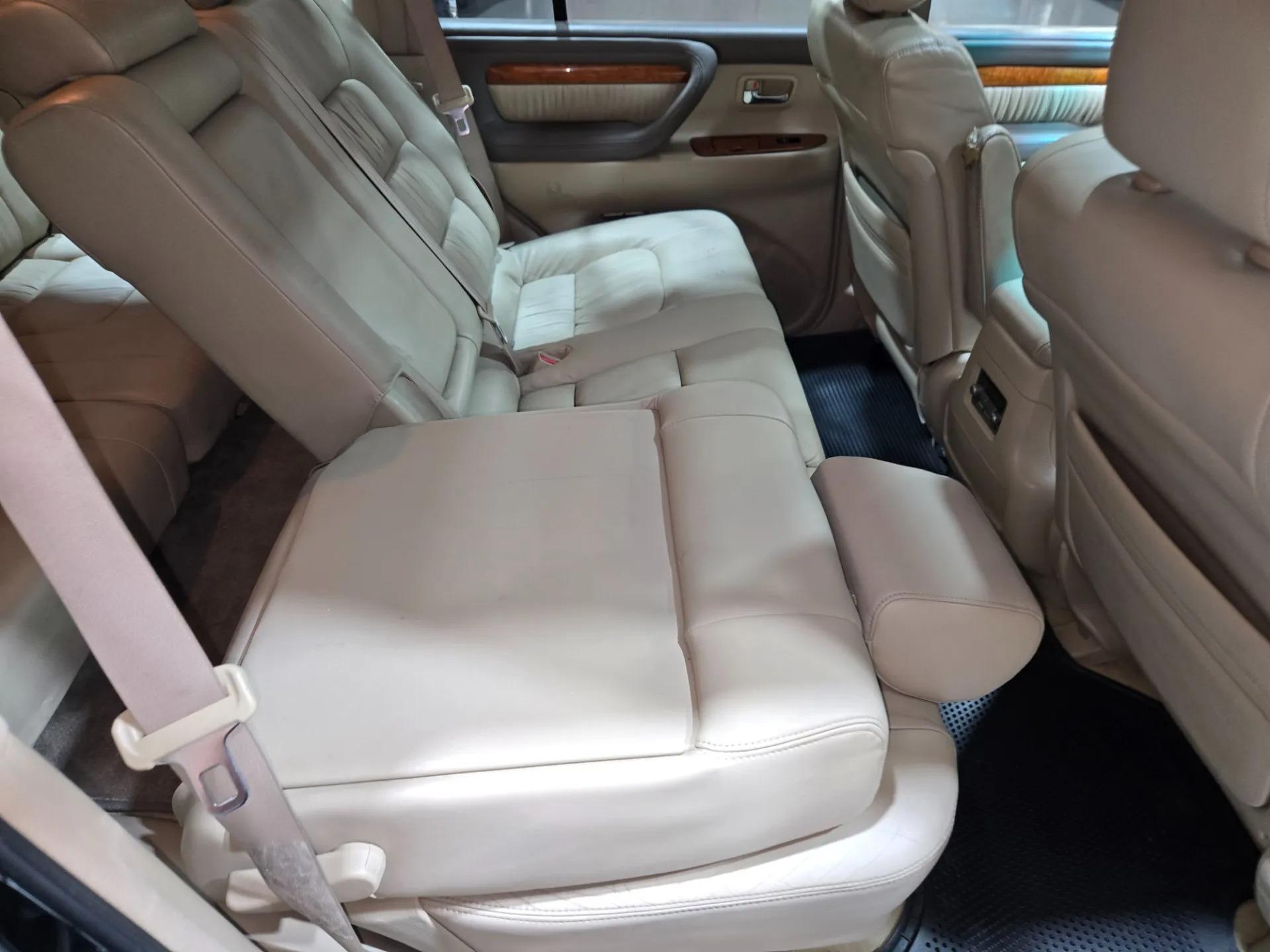 2004 Lexus LX 470