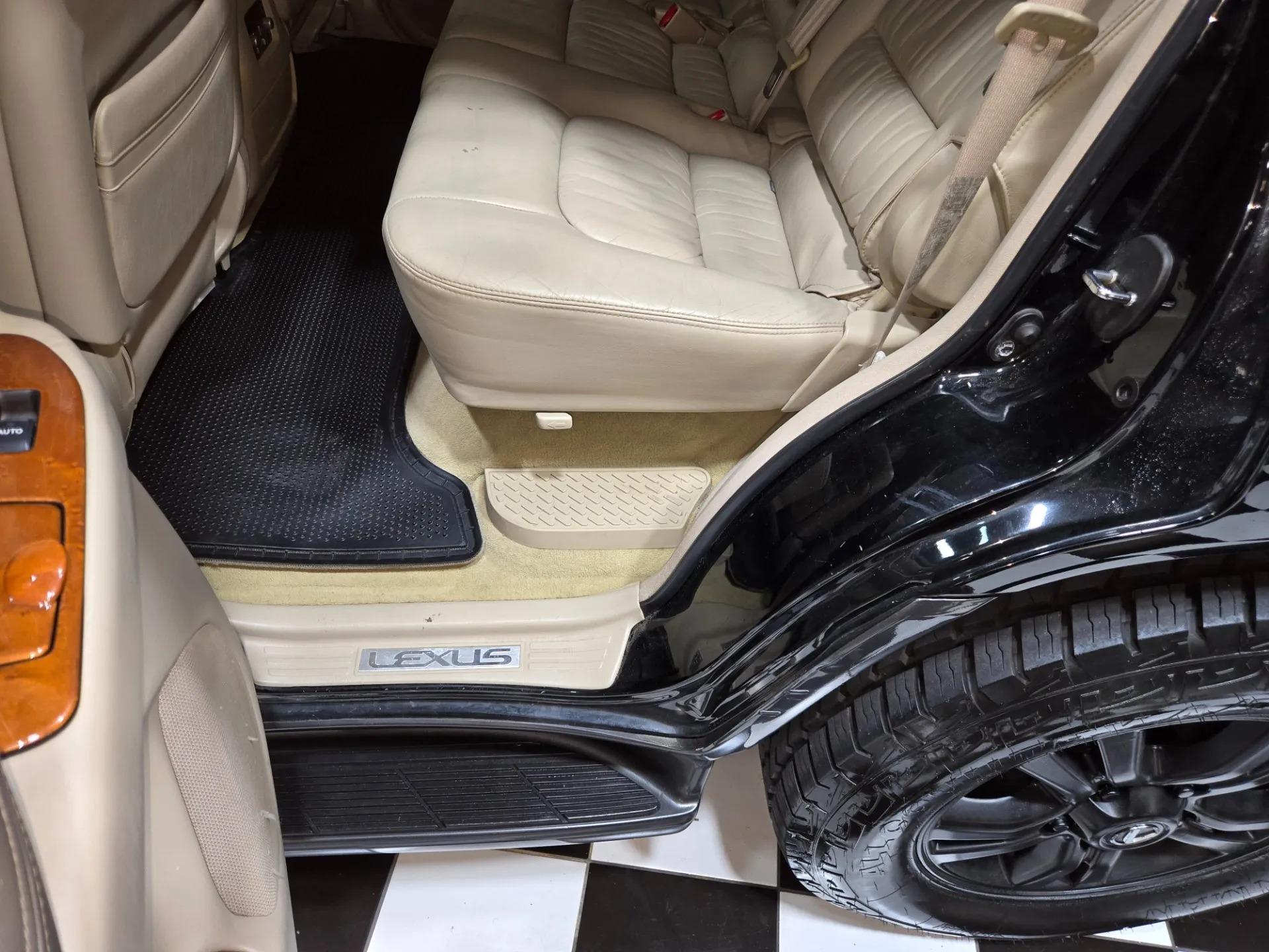 2004 Lexus LX 470