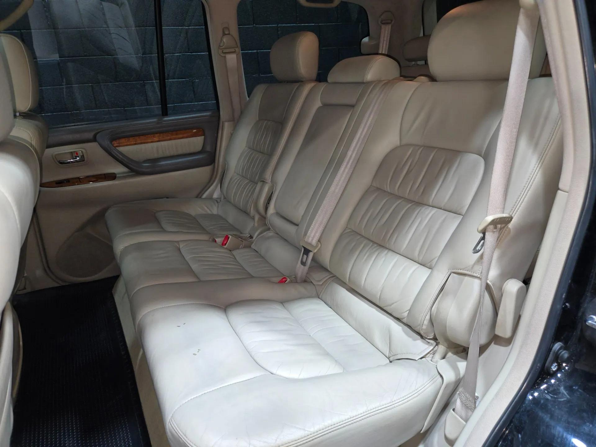2004 Lexus LX 470