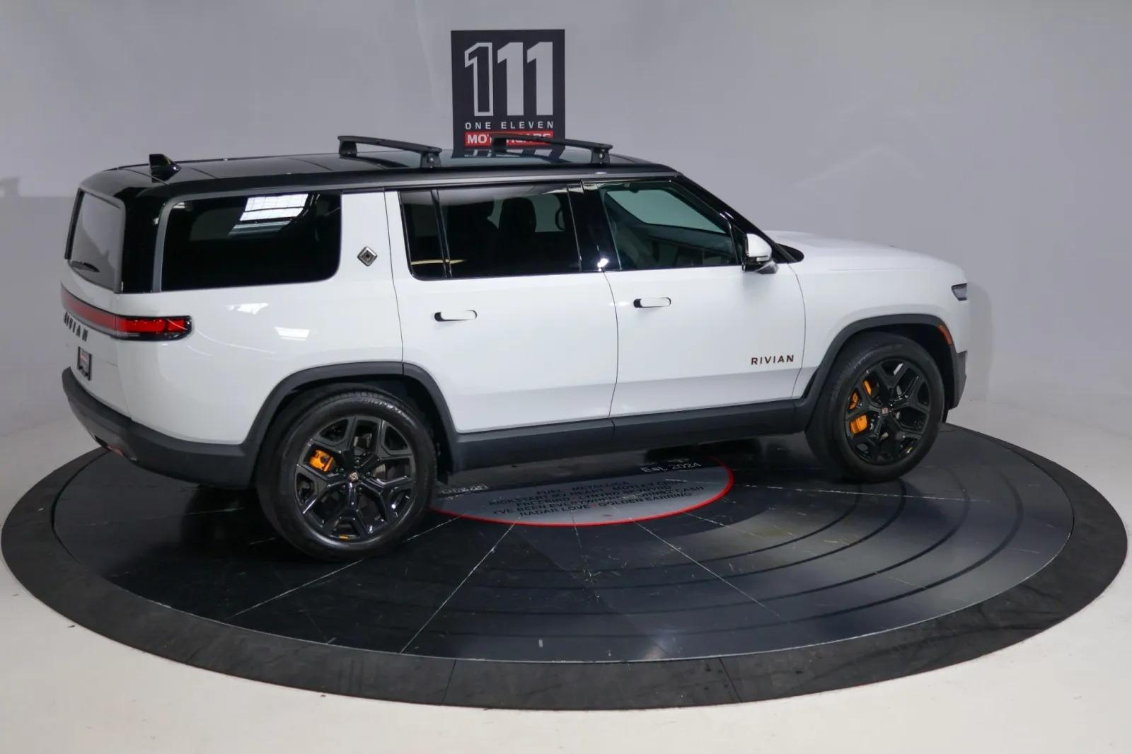 2025 Rivian R1S Premium