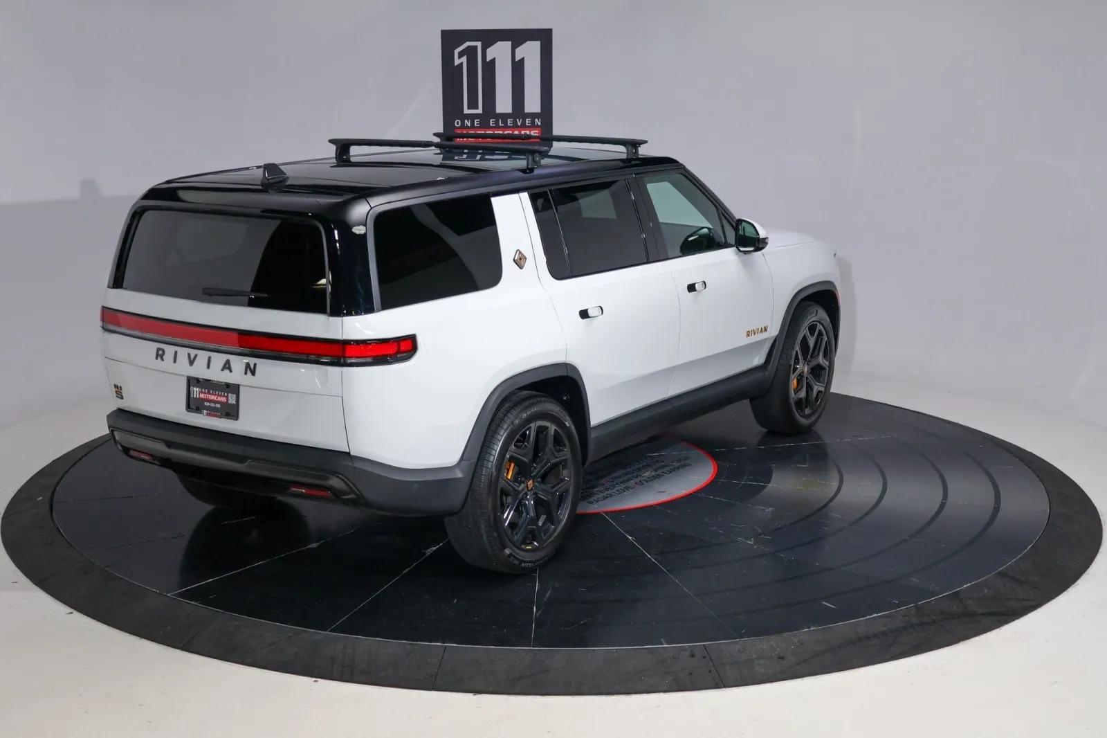 2025 Rivian R1S Premium