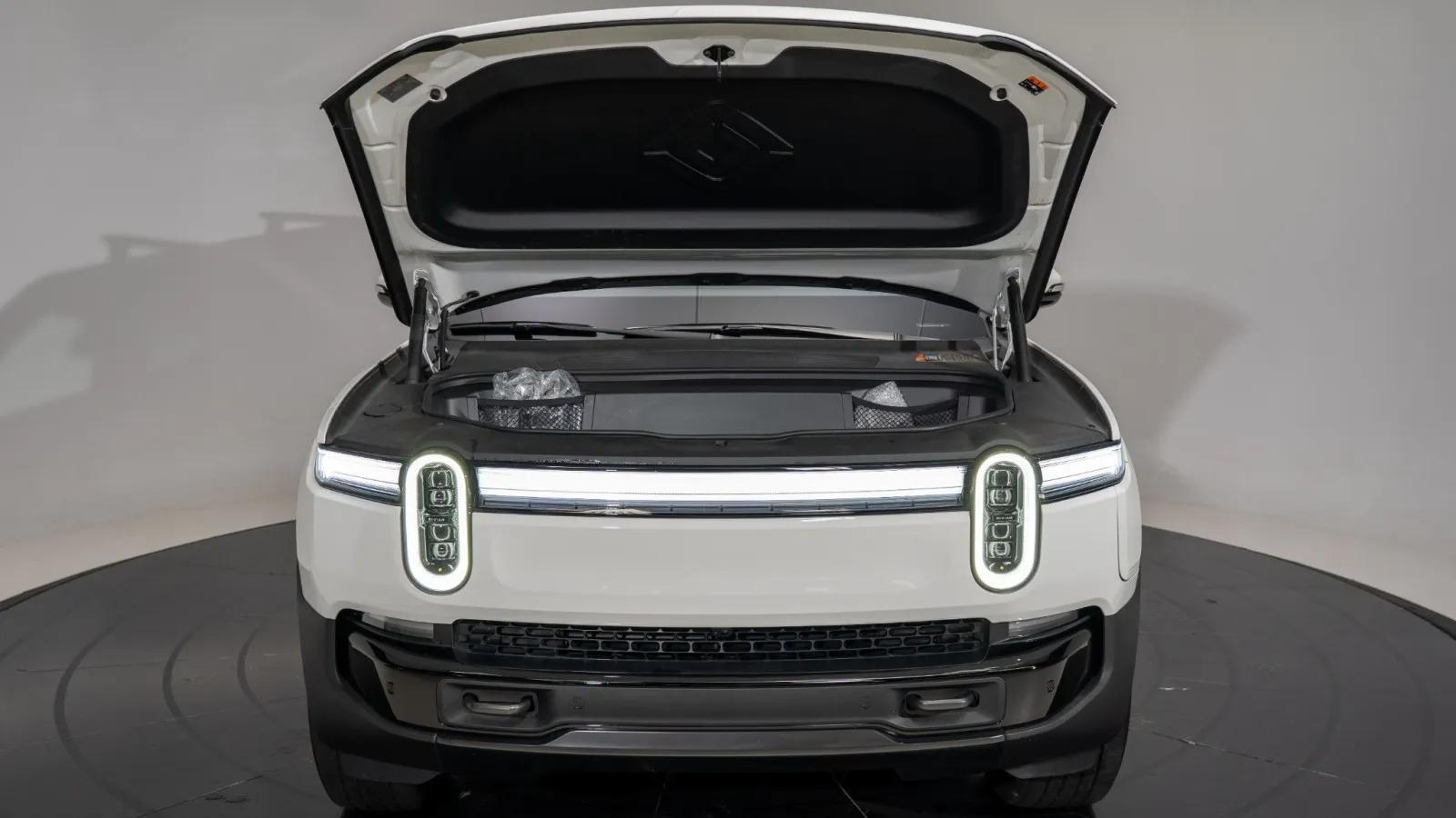 2025 Rivian R1S Premium