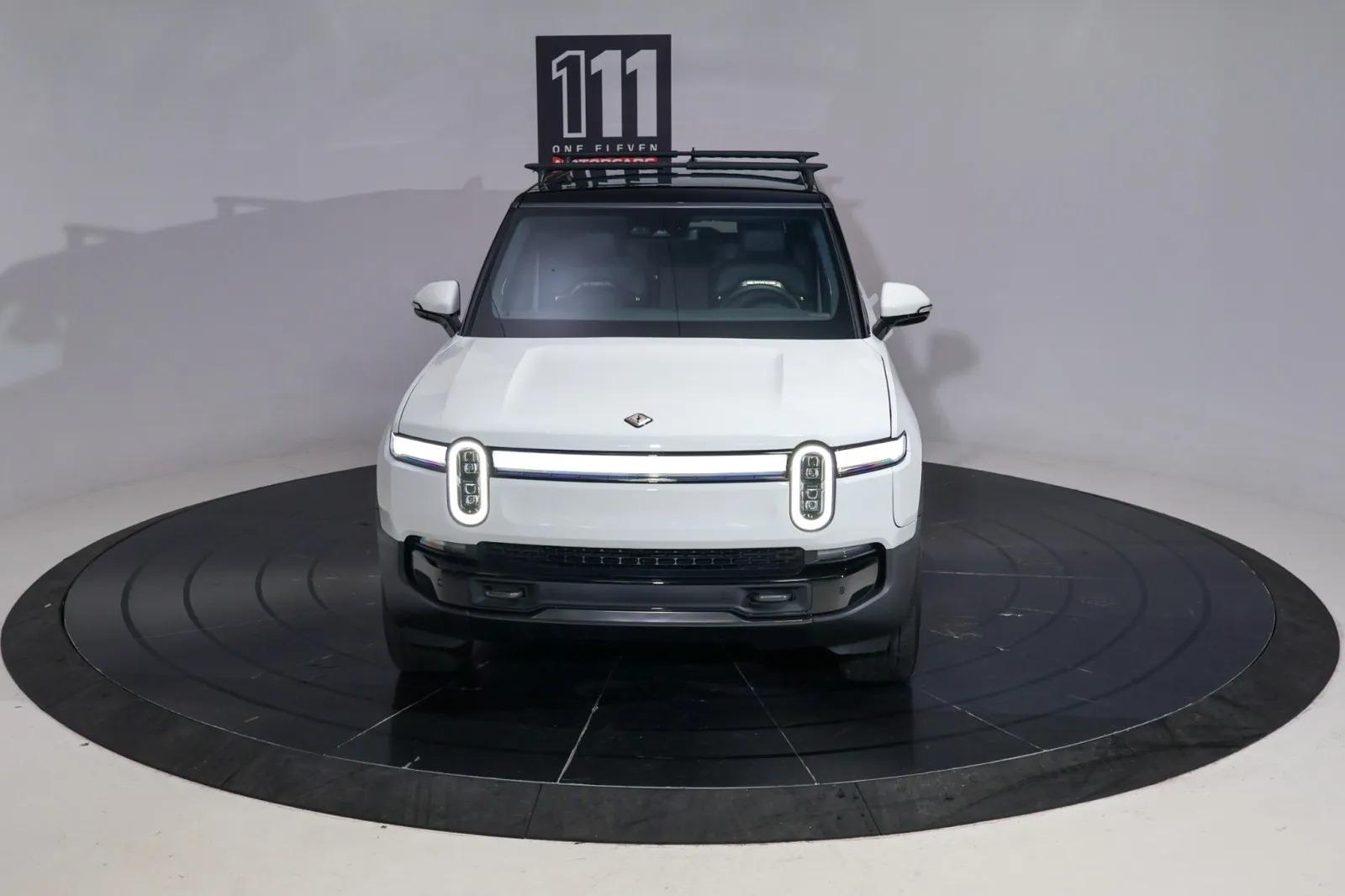 2025 Rivian R1S Premium - 2