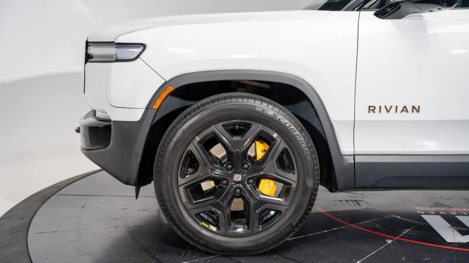 2025 Rivian R1S Premium