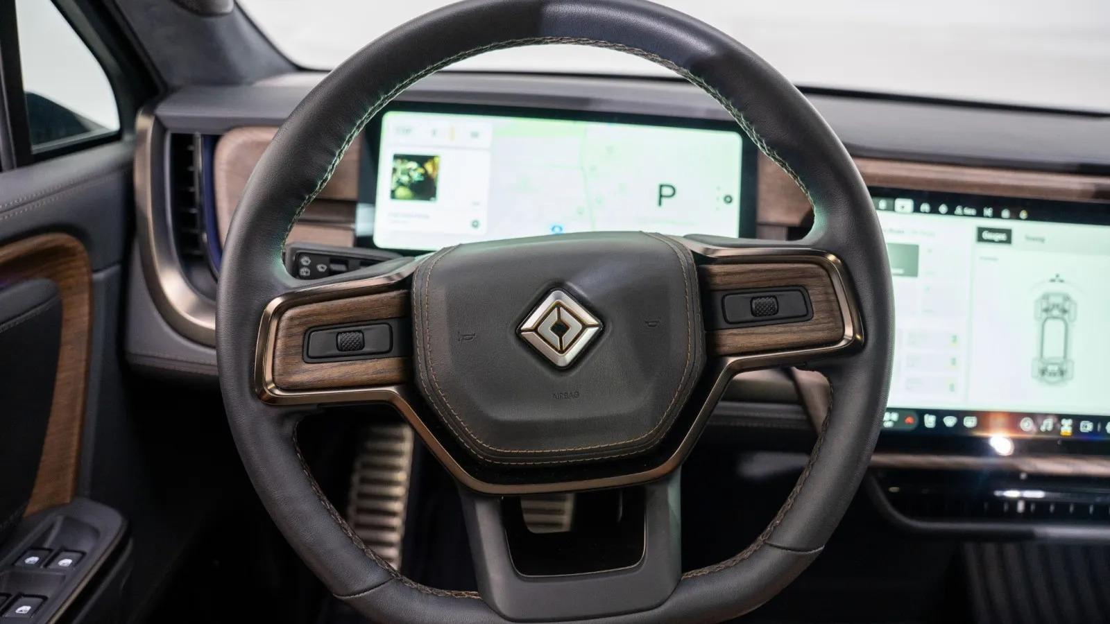 2025 Rivian R1S Premium