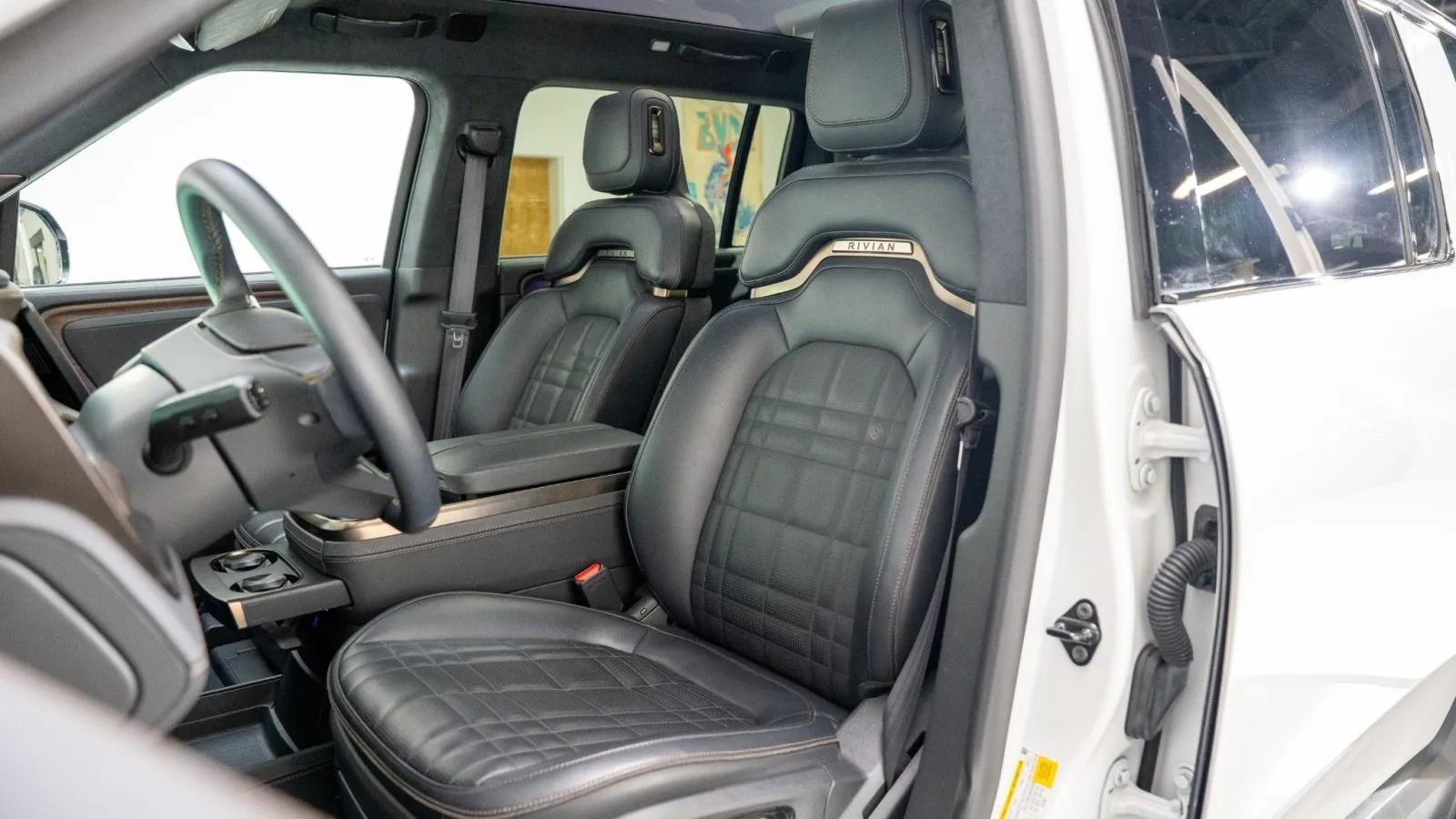2025 Rivian R1S Premium
