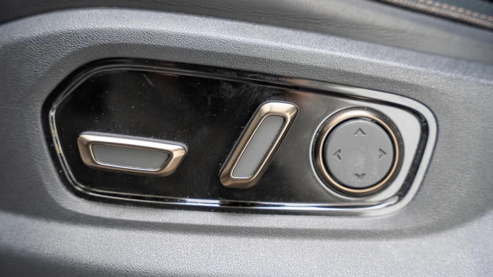 2025 Rivian R1S Premium
