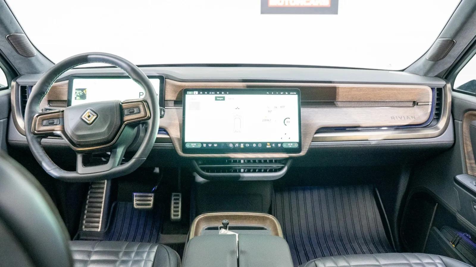 2025 Rivian R1S Premium