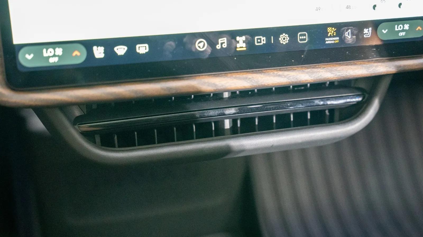 2025 Rivian R1S Premium