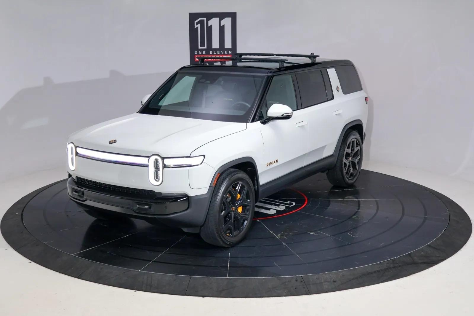 2025 Rivian R1S Premium - 3
