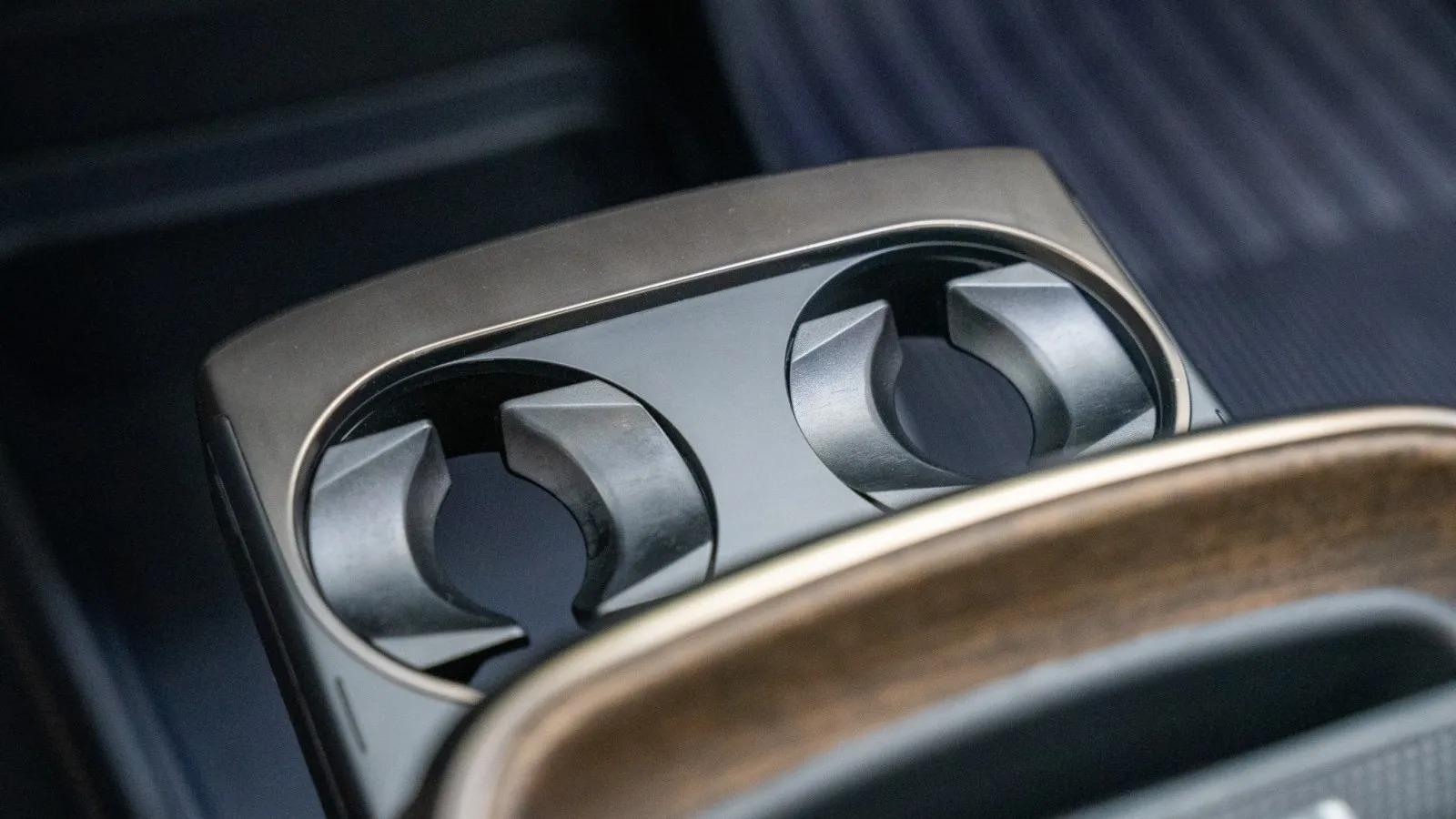 2025 Rivian R1S Premium