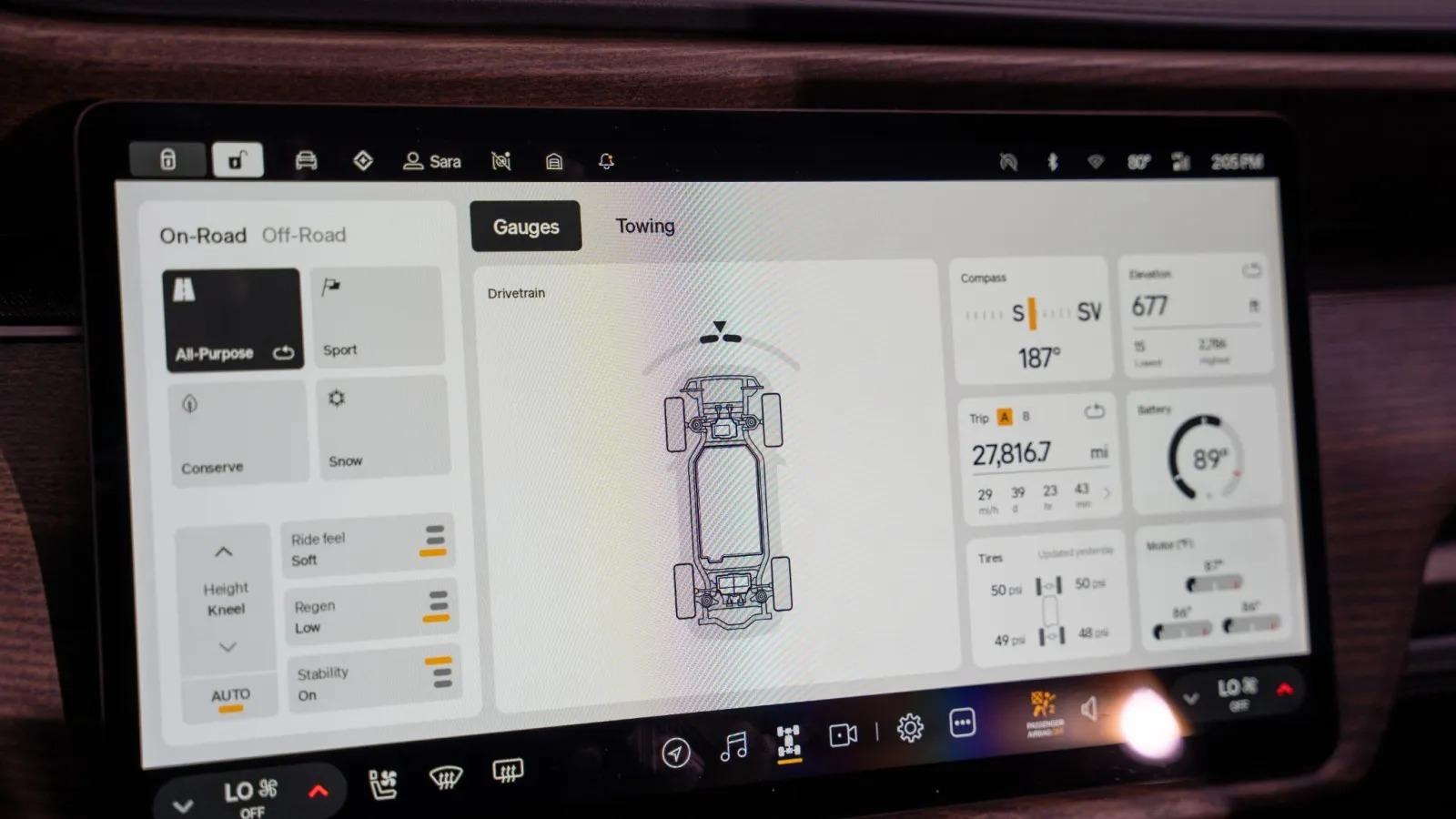 2025 Rivian R1S Premium