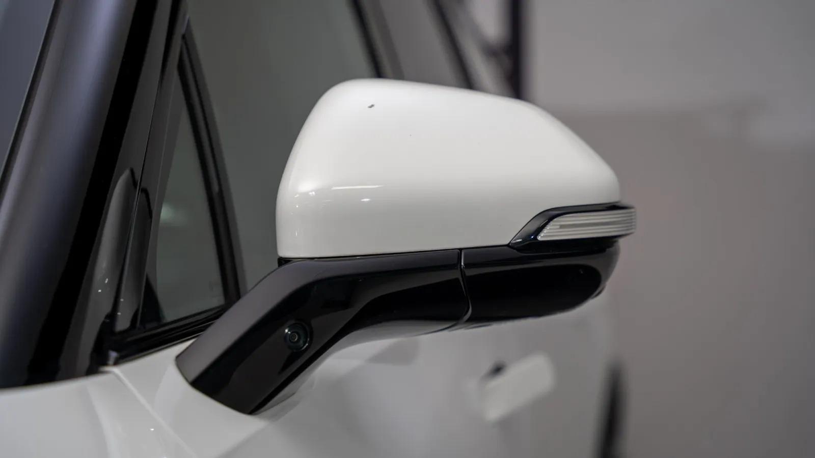 2025 Rivian R1S Premium