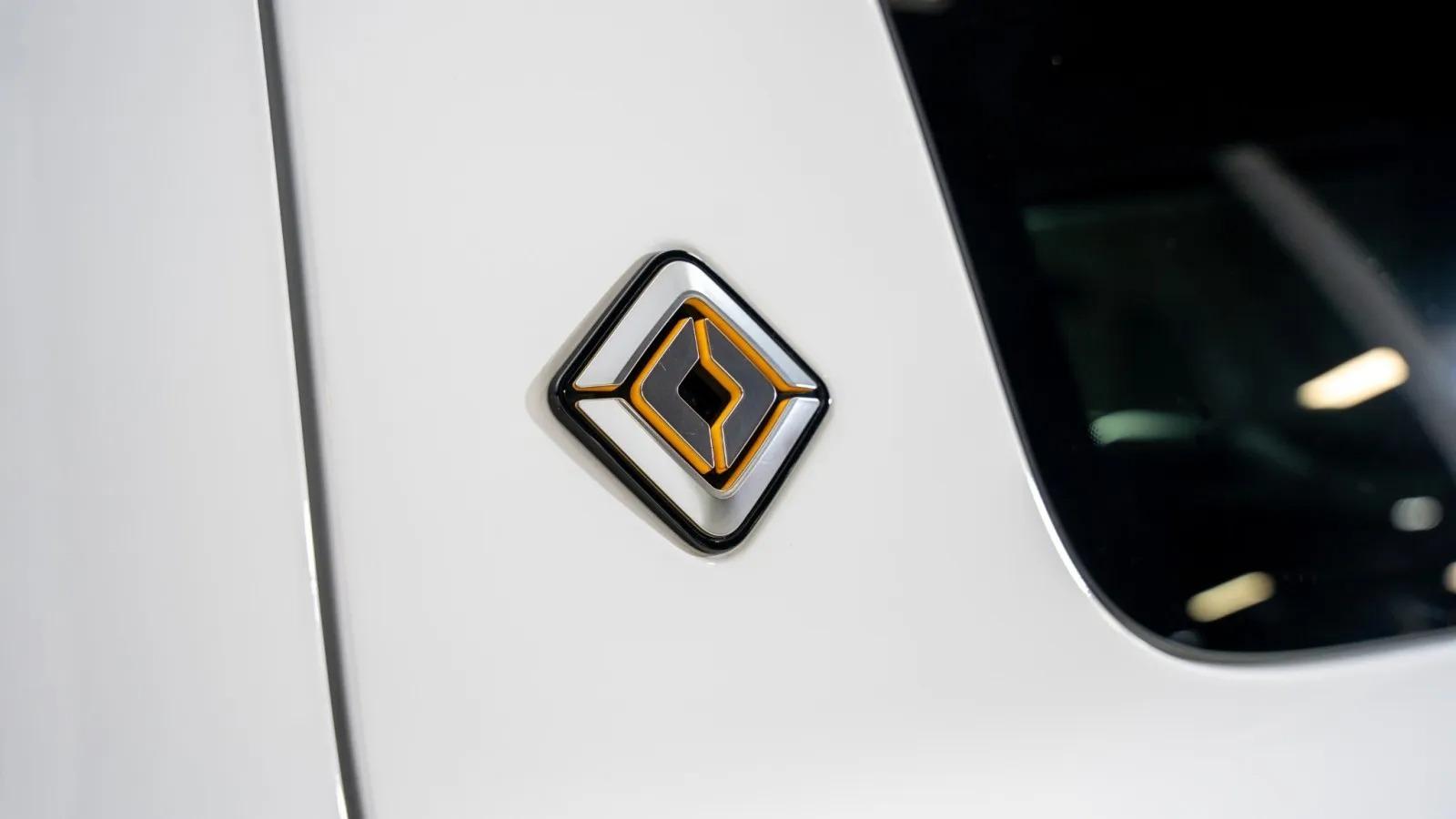 2025 Rivian R1S Premium