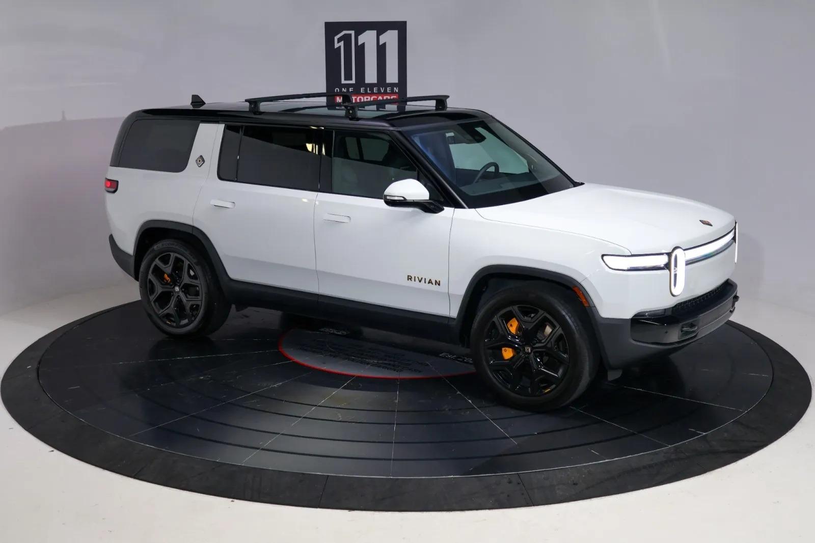 2025 Rivian R1S Premium - 4