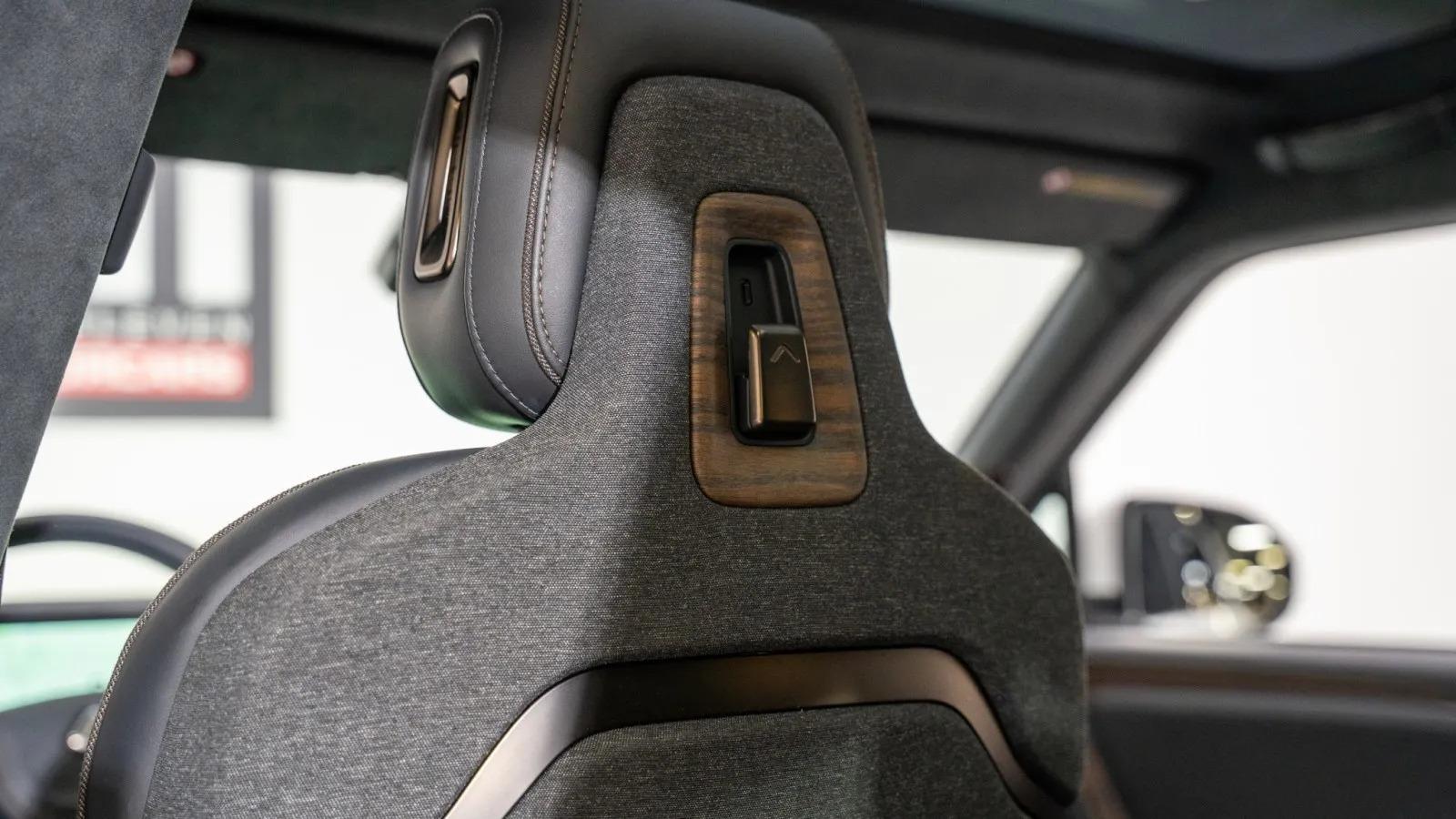 2025 Rivian R1S Premium