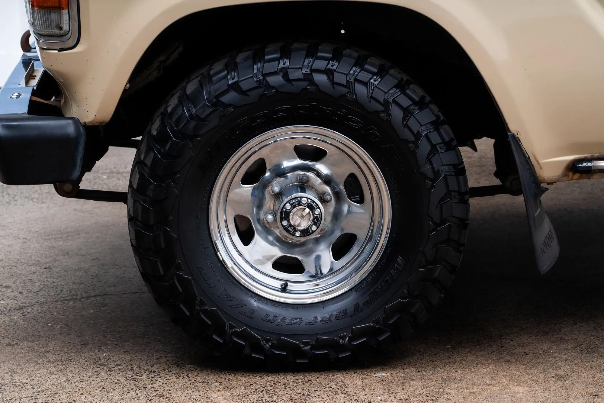 1983 Toyota Land Cruiser FJ60 - 2