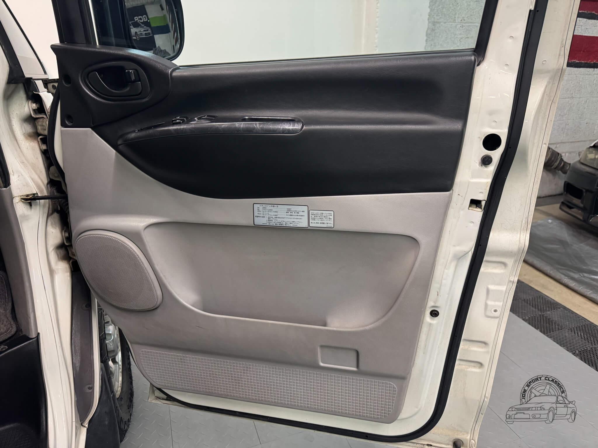 2000 Mitsubishi Delica Space Gear Chamonix