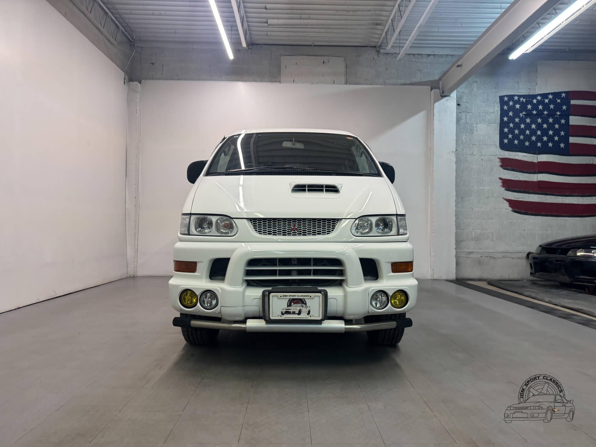 2000 Mitsubishi Delica Space Gear Chamonix