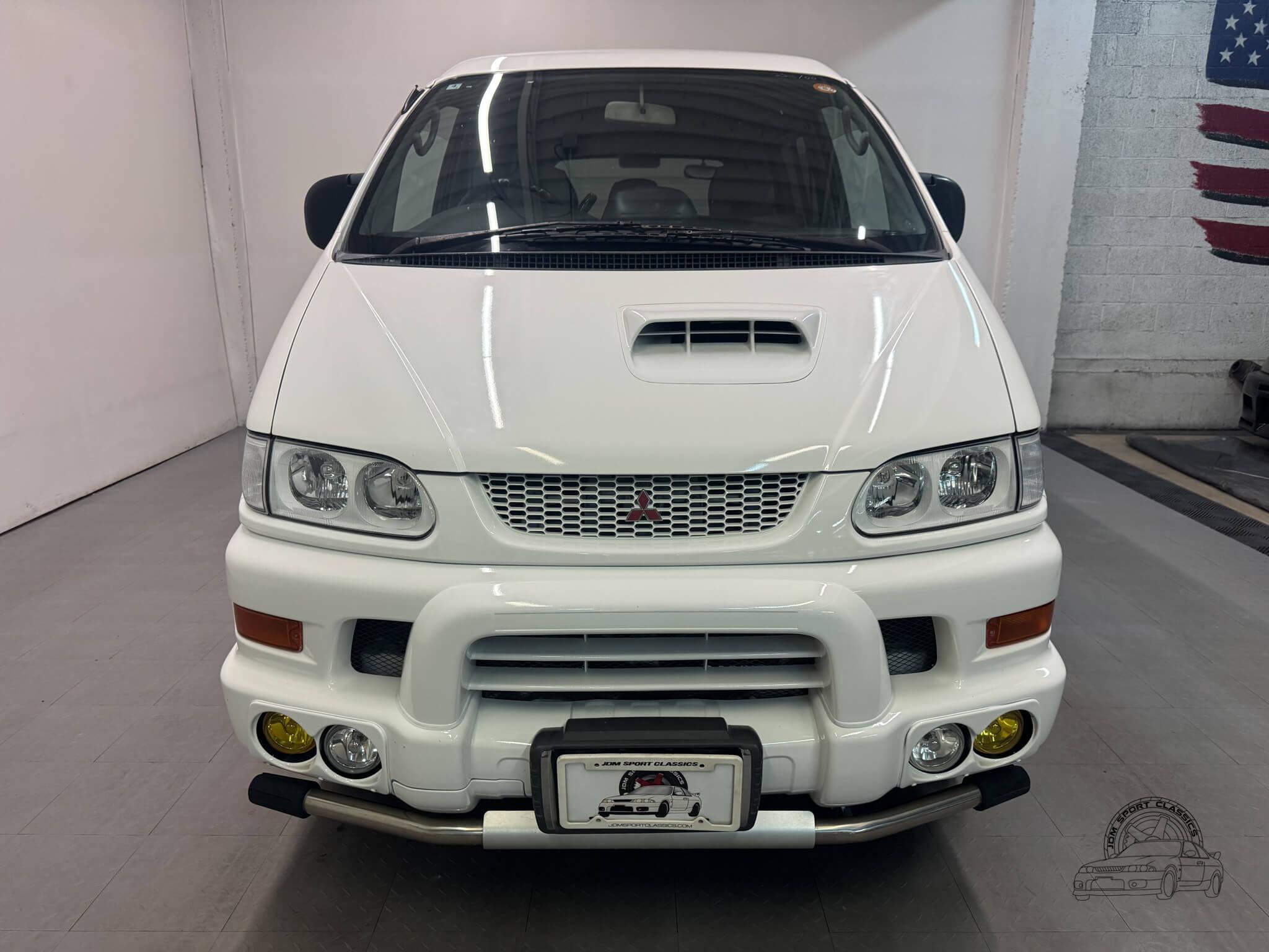 2000 Mitsubishi Delica Space Gear Chamonix