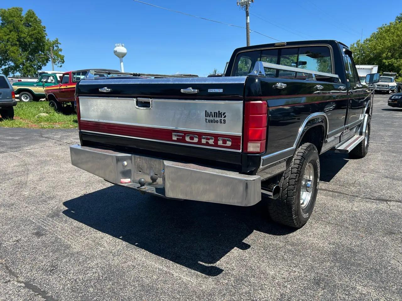 1986 Ford F-250 Lariat - 5