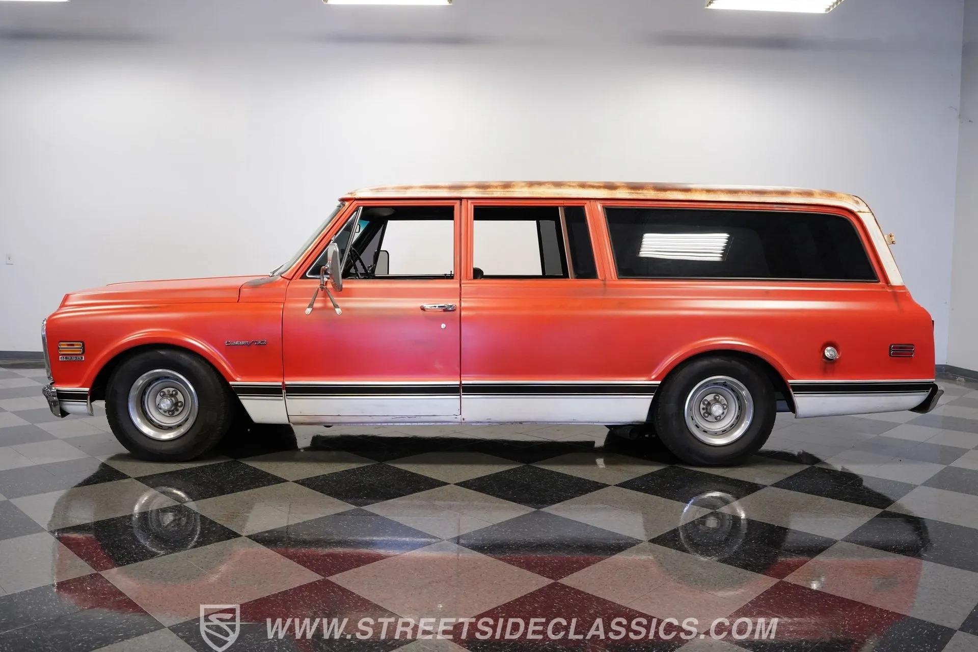 1972 Chevrolet Suburban Patina Restomod - 3