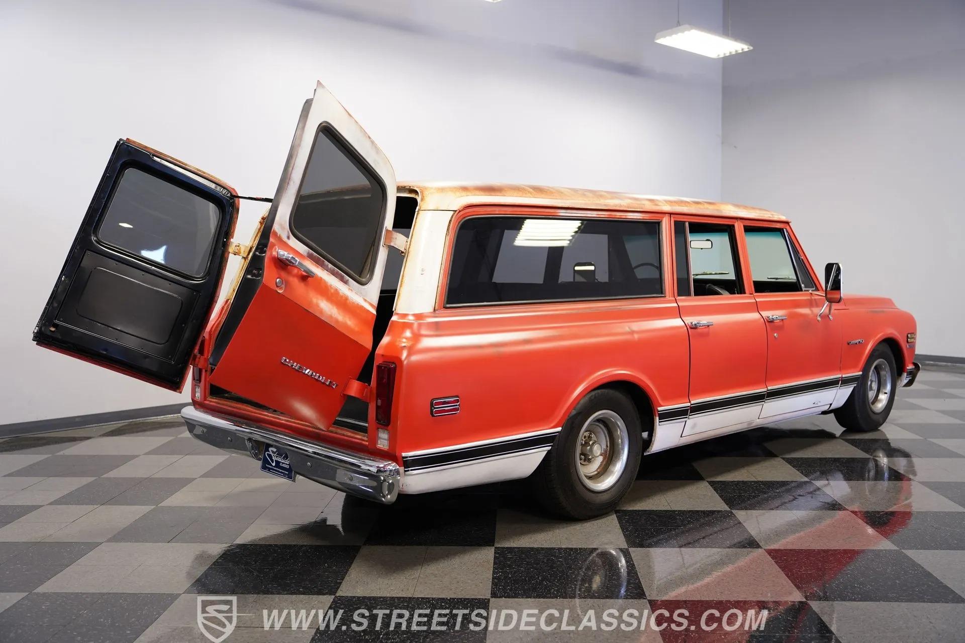 1972 Chevrolet Suburban Patina Restomod