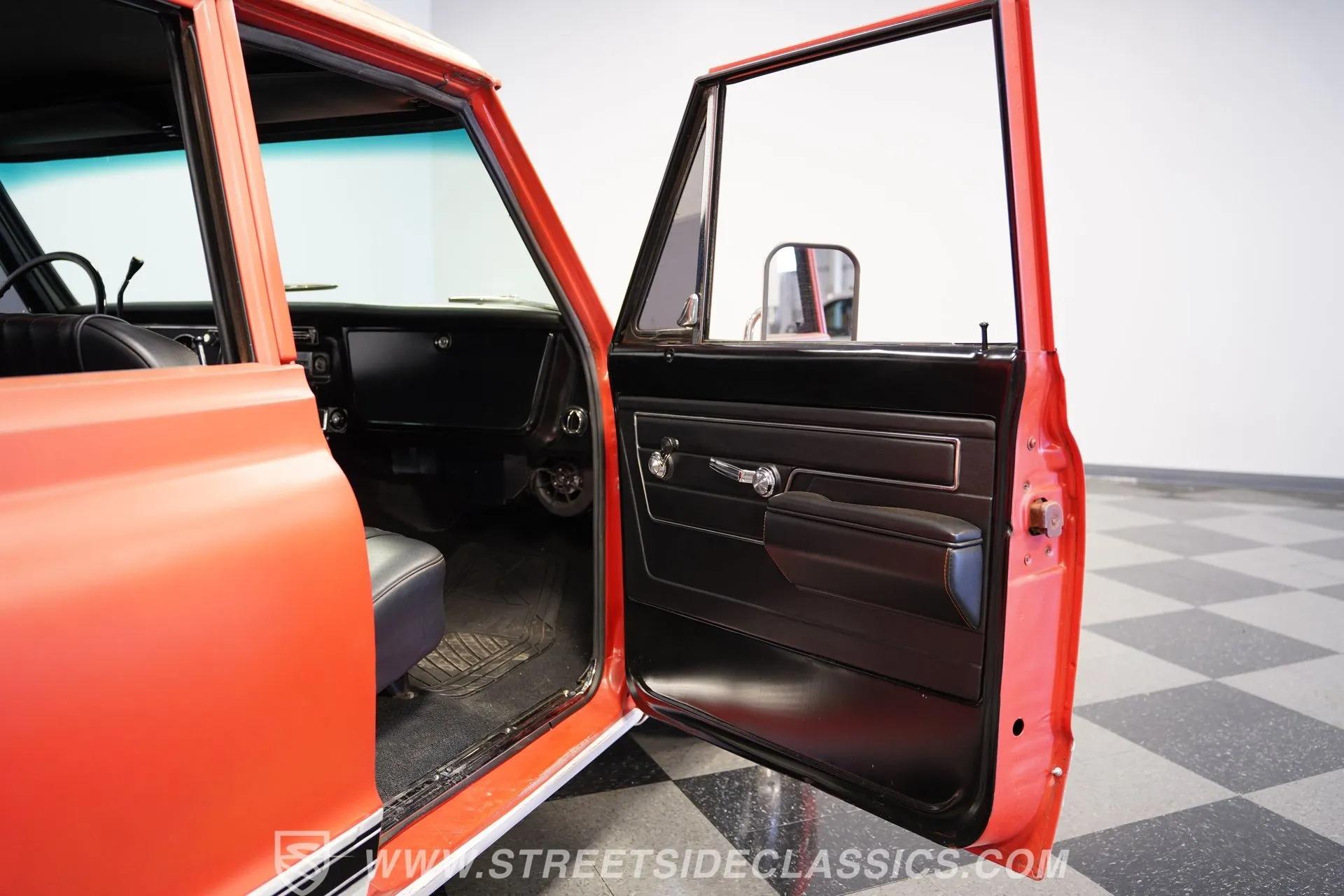 1972 Chevrolet Suburban Patina Restomod