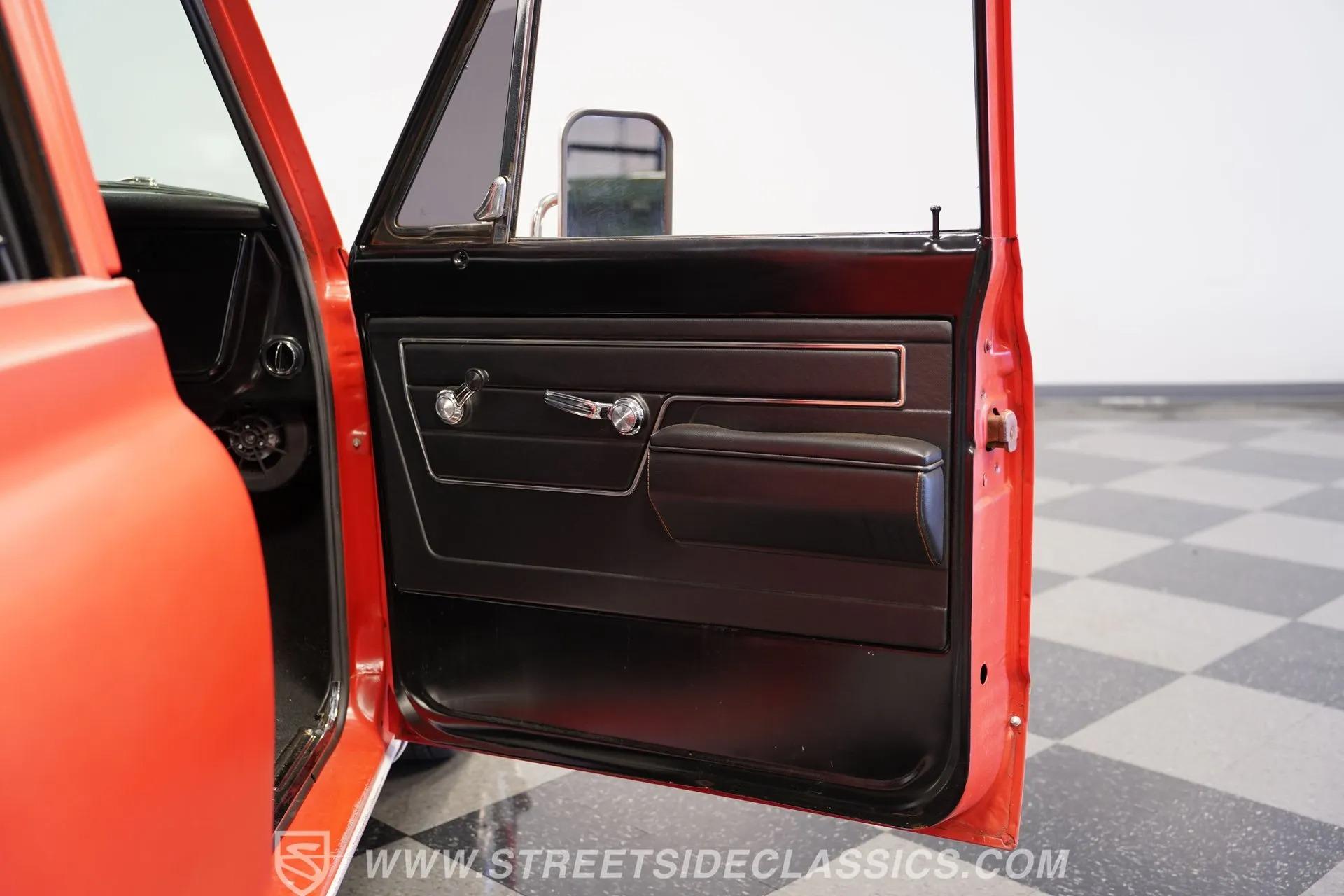 1972 Chevrolet Suburban Patina Restomod
