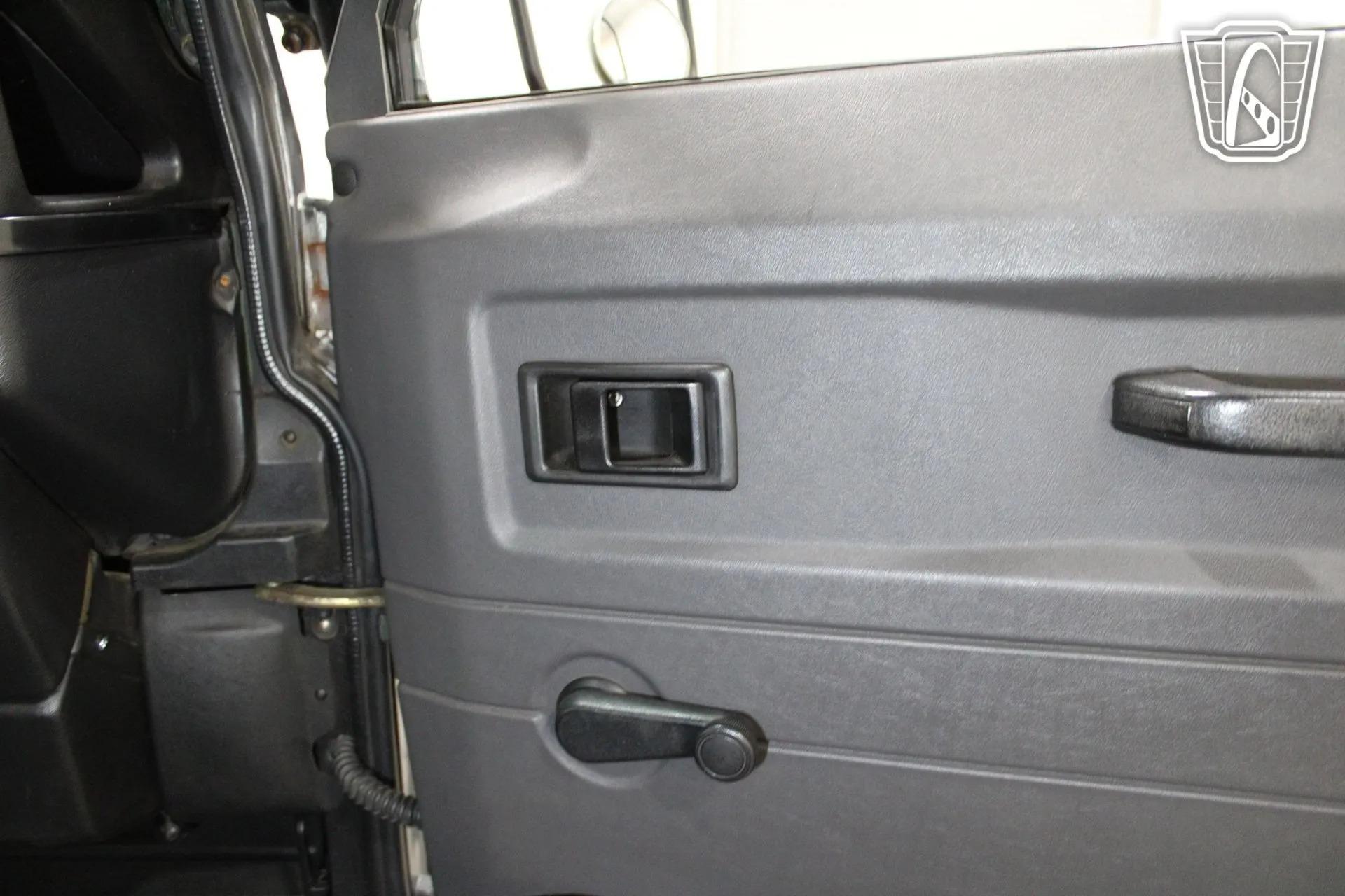 1995 Land Rover Defender 90 NAS