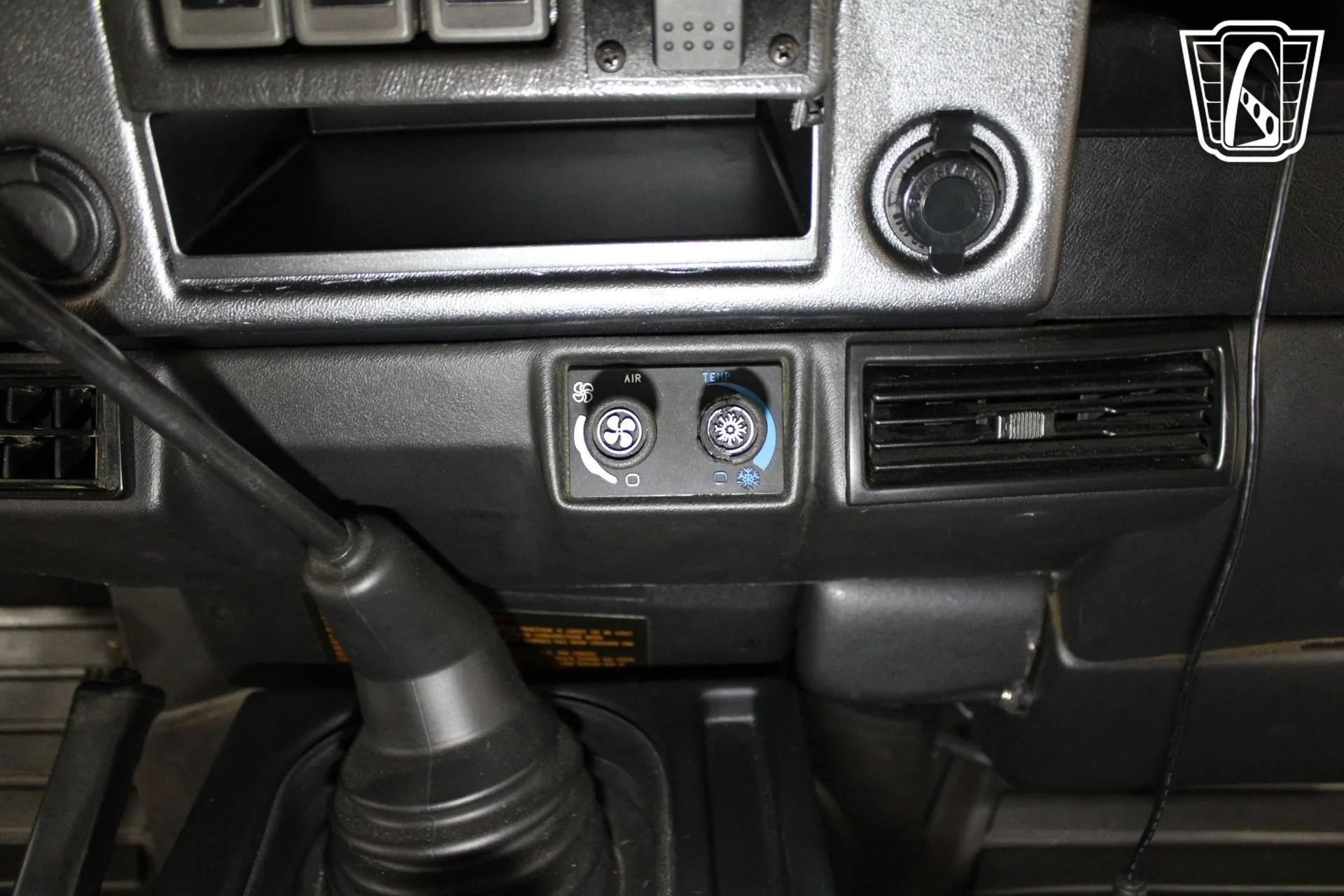 1995 Land Rover Defender 90 NAS