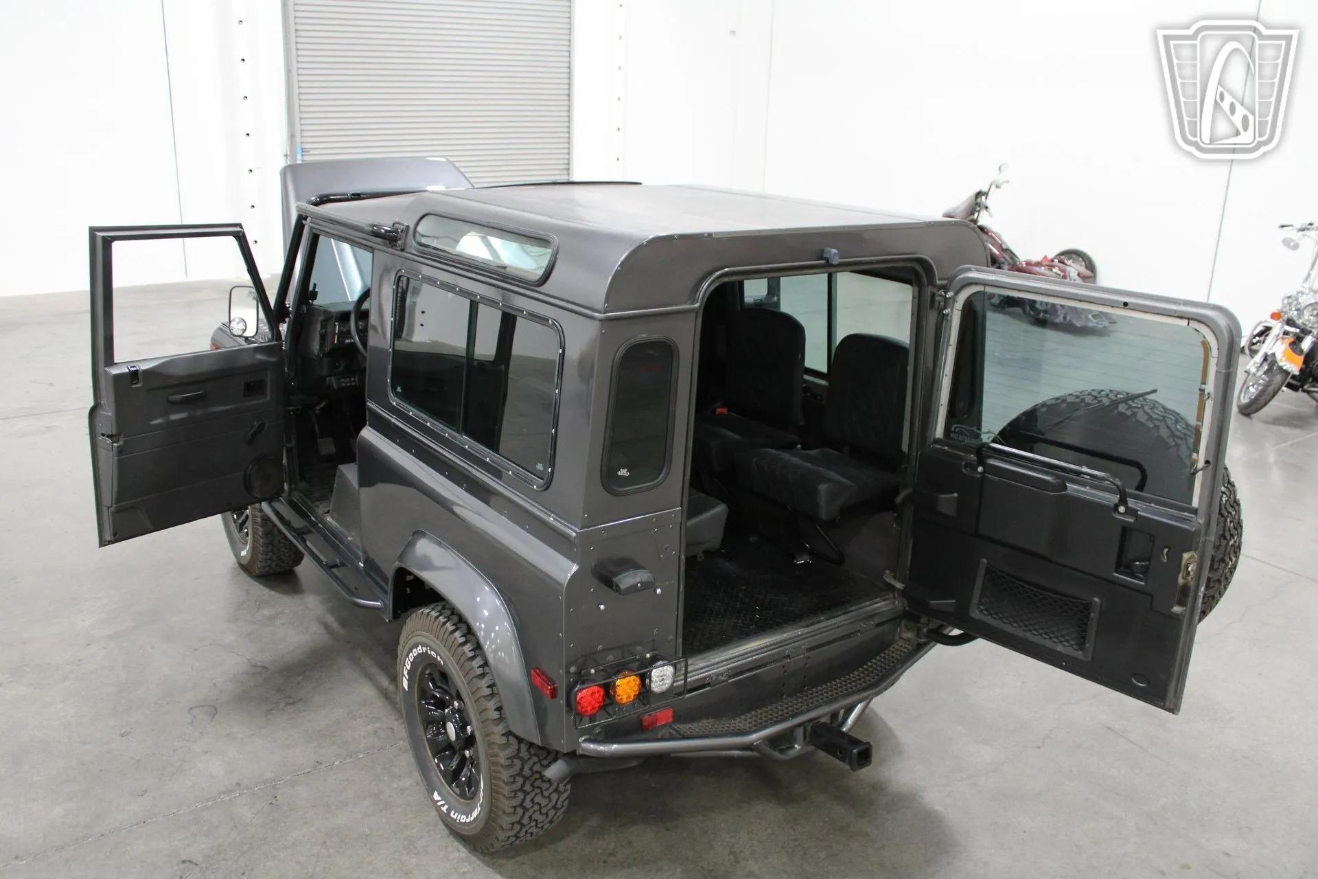 1995 Land Rover Defender 90 NAS