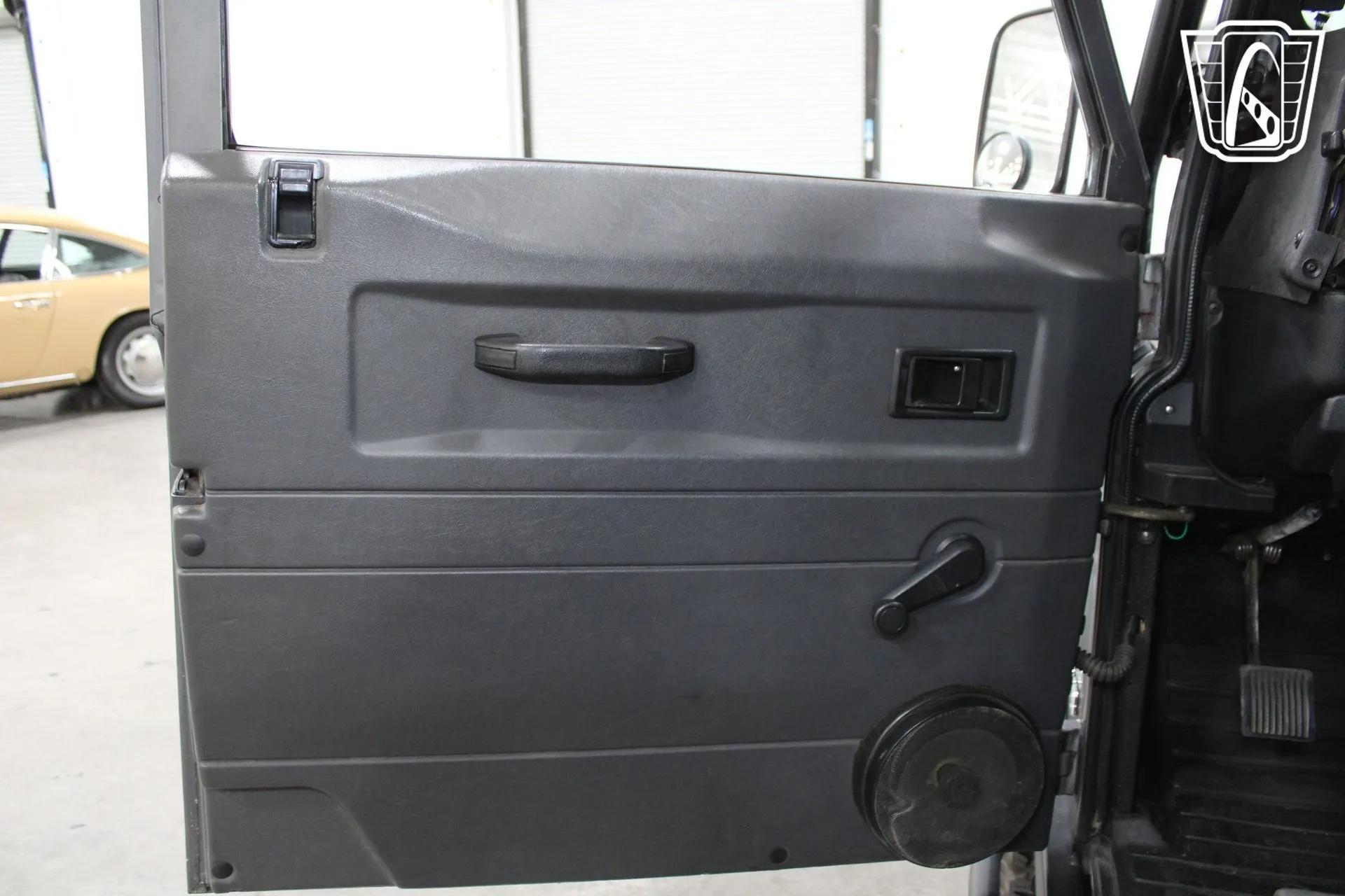 1995 Land Rover Defender 90 NAS