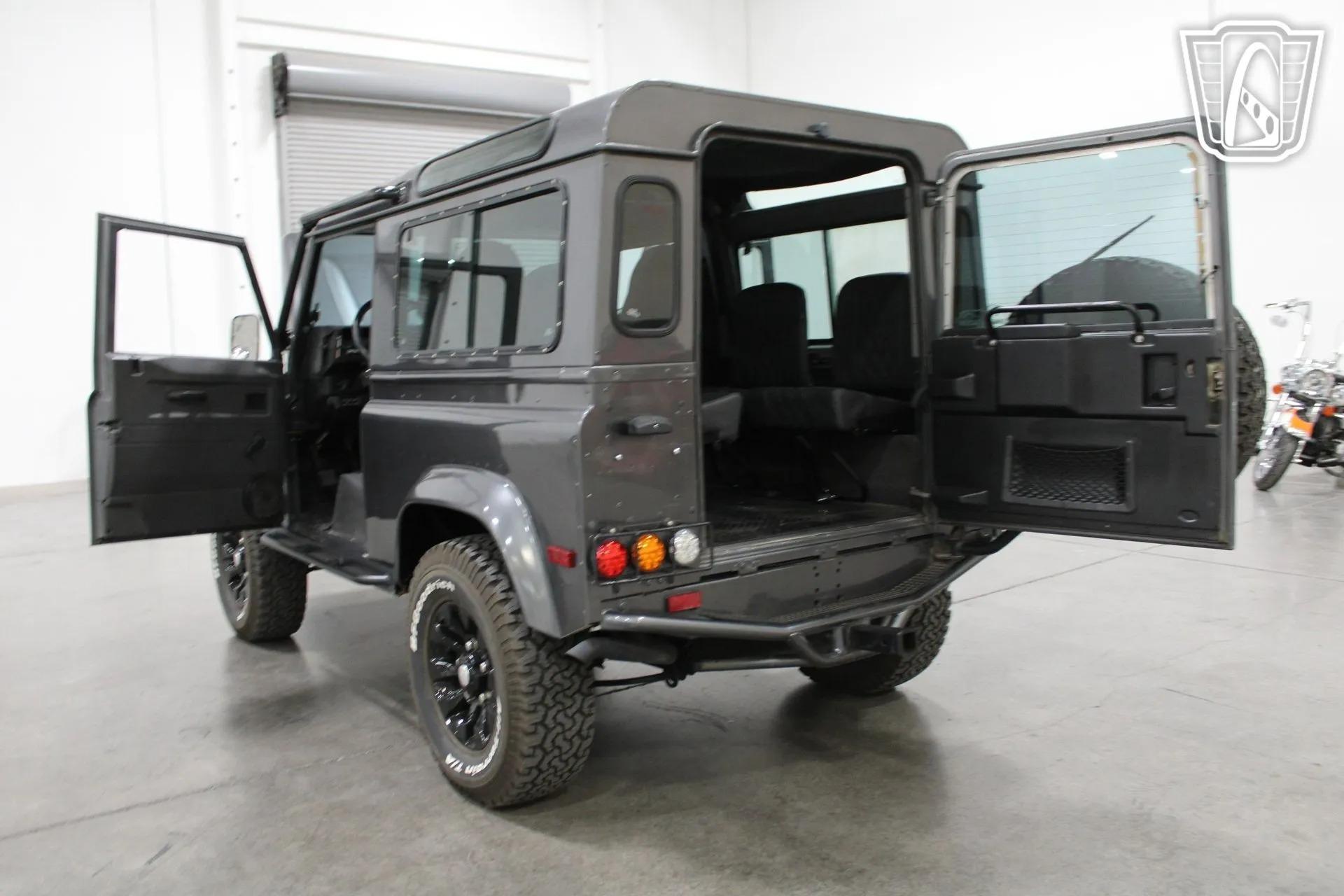 1995 Land Rover Defender 90 NAS