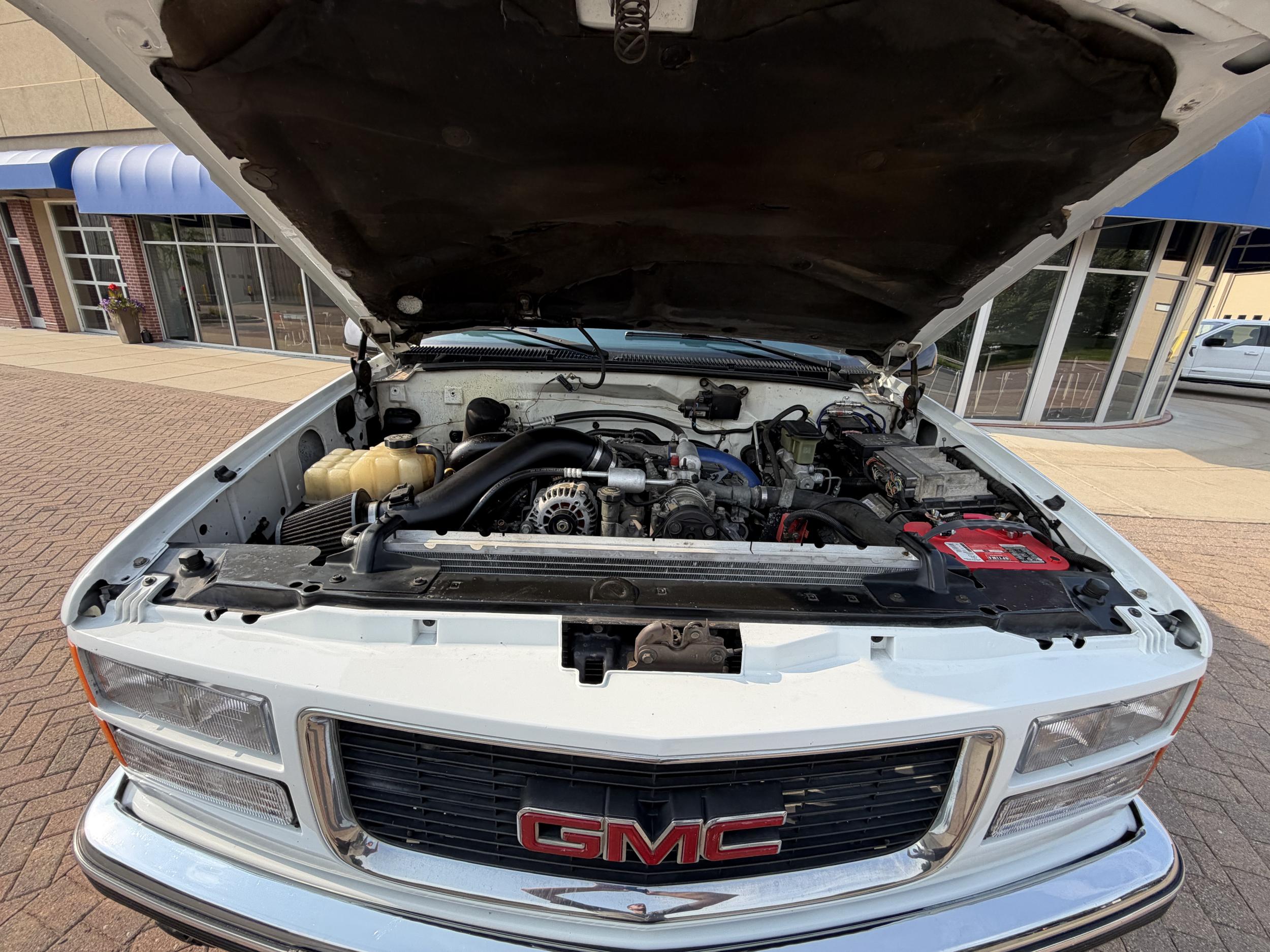 Modified 2000 GMC Sierra K2500 SL
