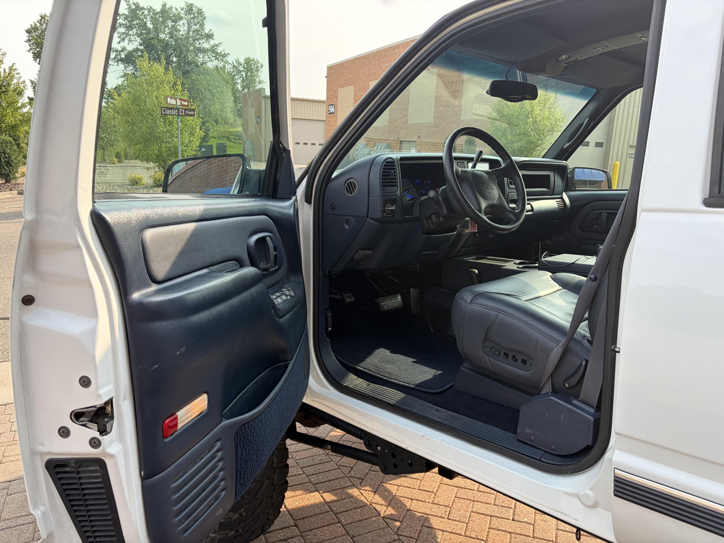 Modified 2000 GMC Sierra K2500 SL