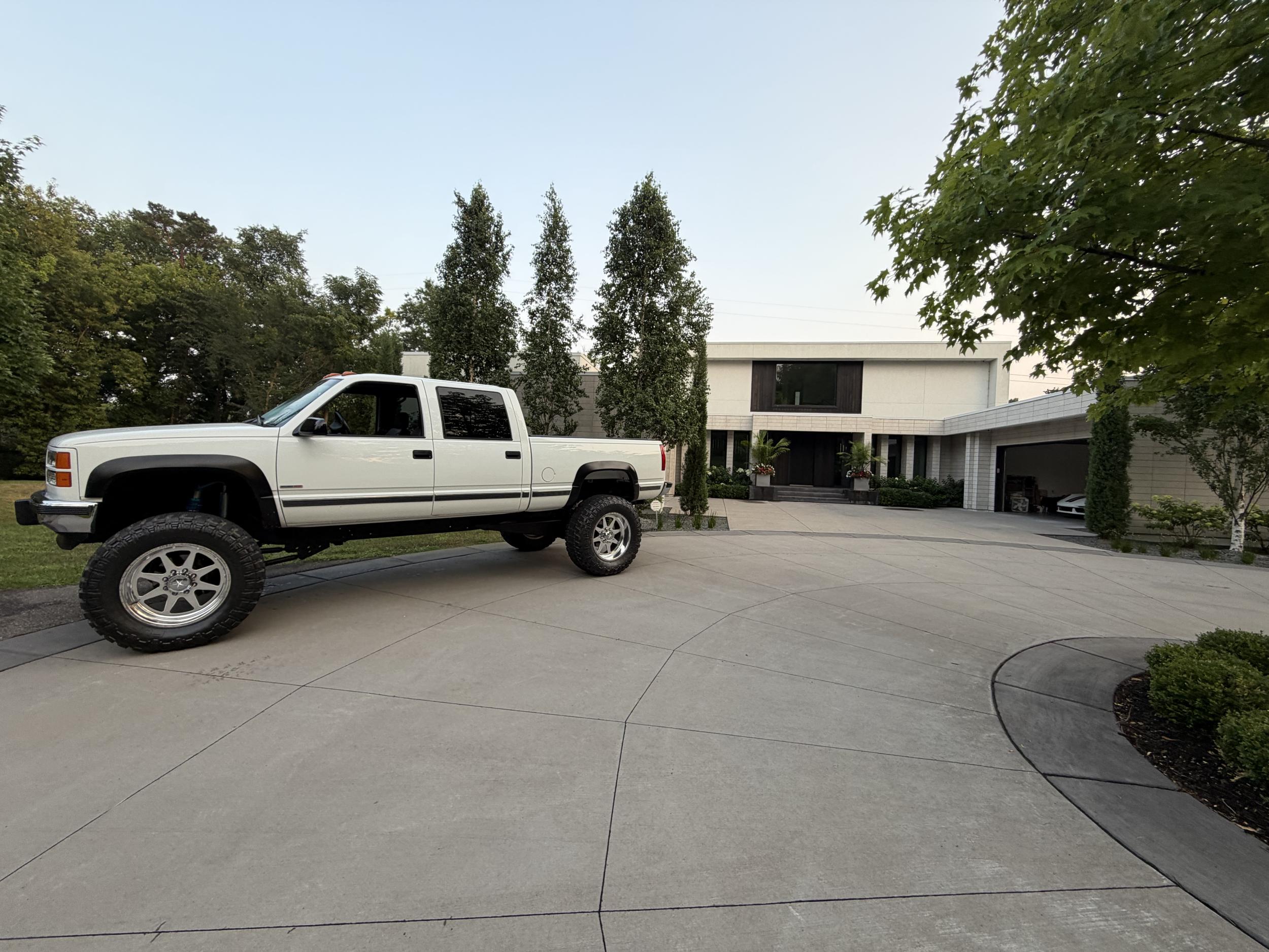Modified 2000 GMC Sierra K2500 SL
