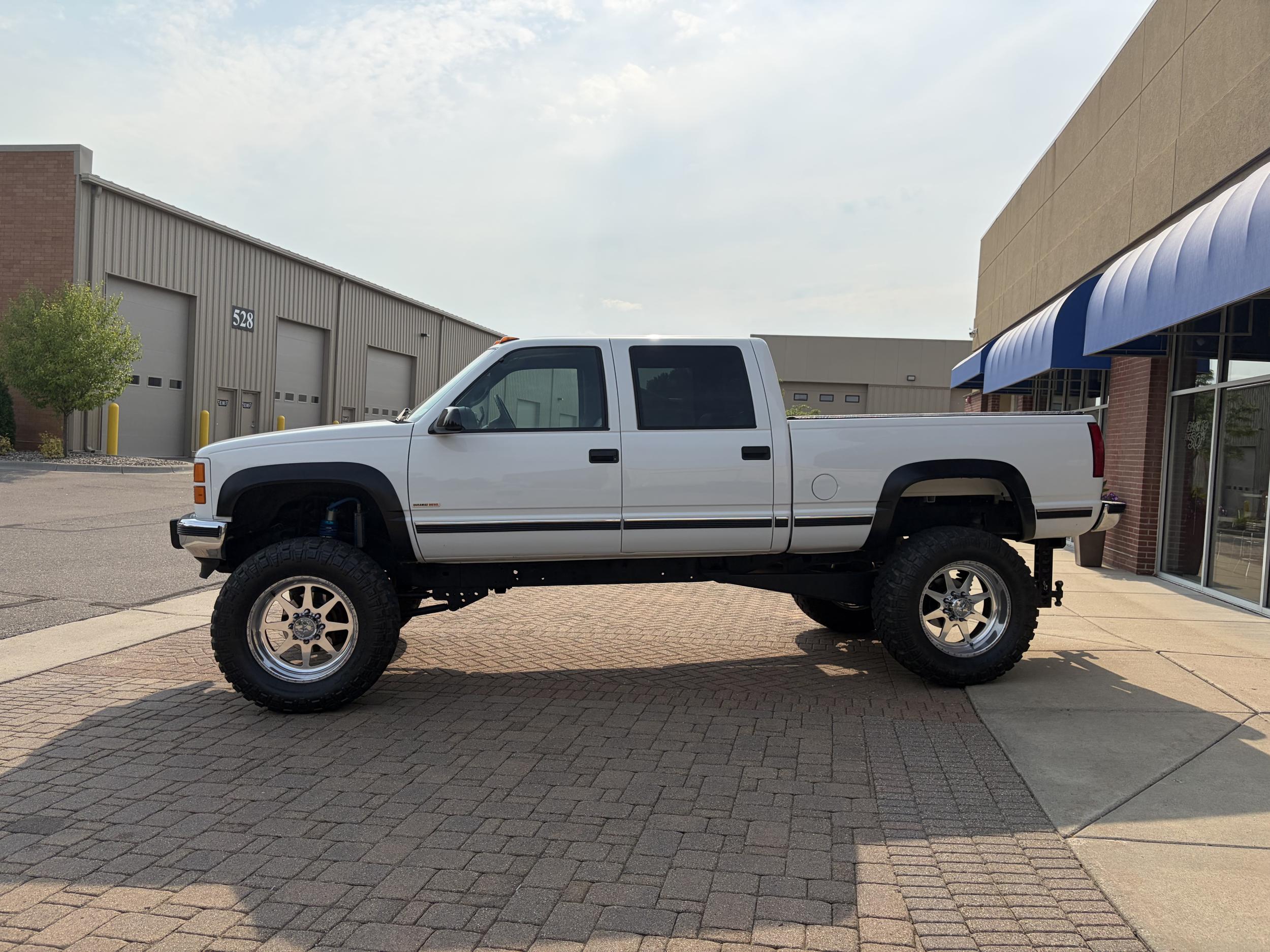 Modified 2000 GMC Sierra K2500 SL - 3
