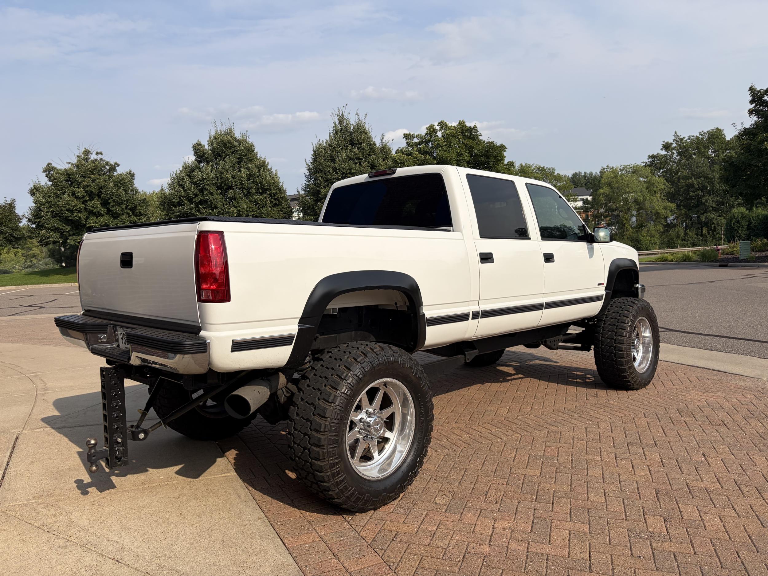 Modified 2000 GMC Sierra K2500 SL