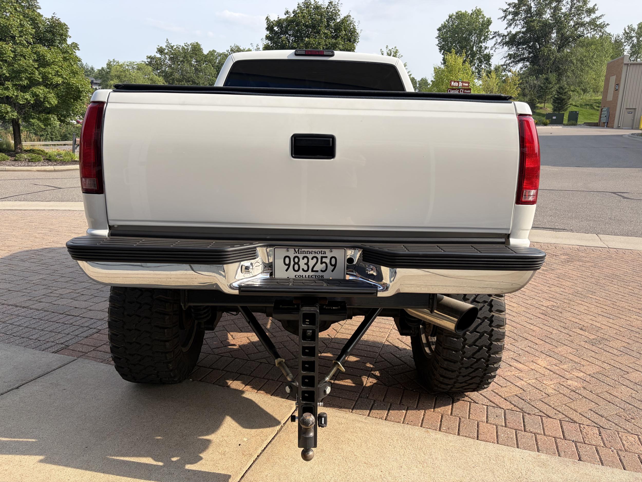 Modified 2000 GMC Sierra K2500 SL