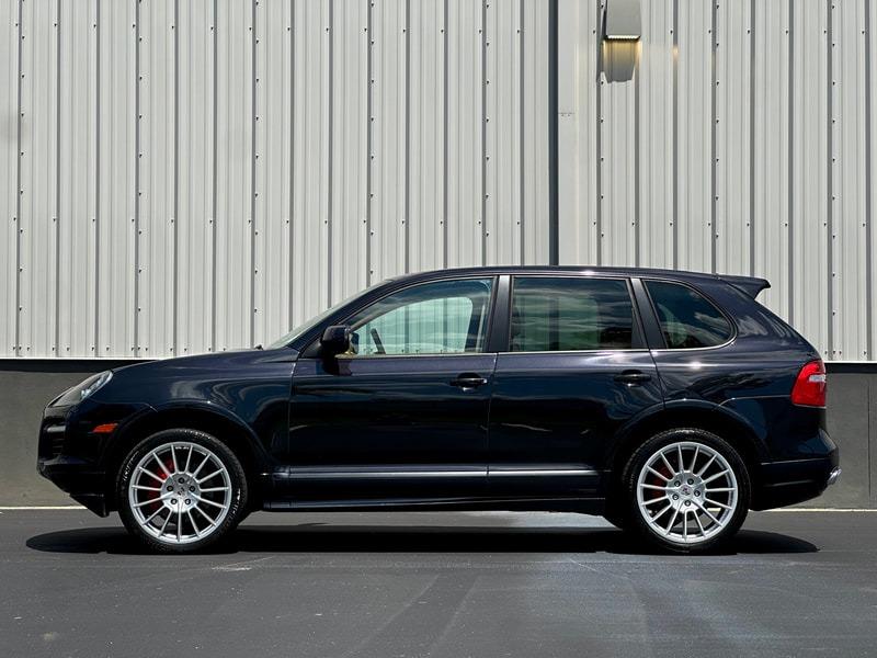 2010 Porsche Cayenne GTS - 2