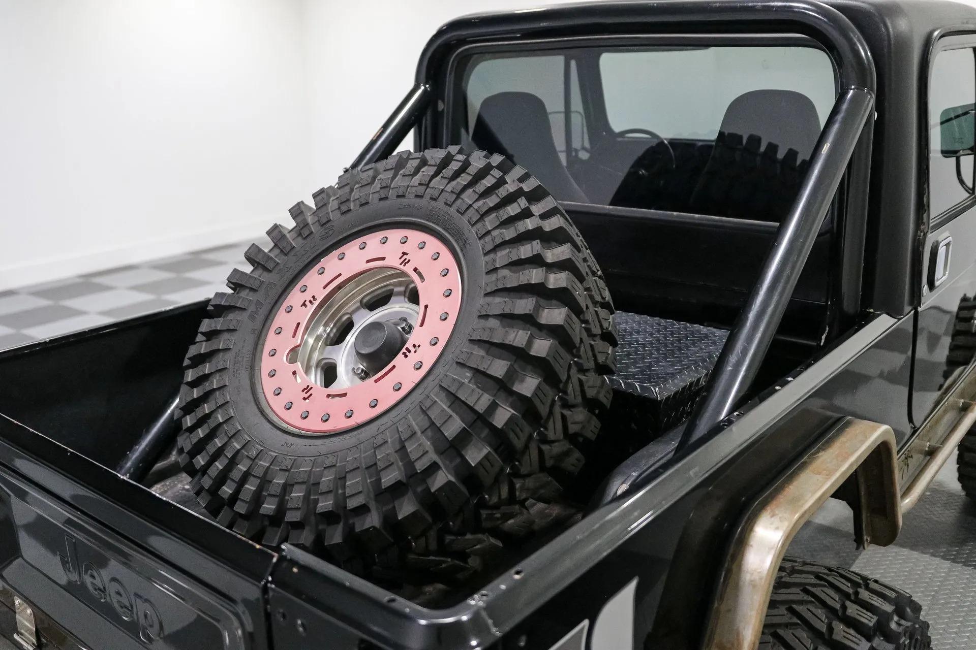 Modified 1983 Jeep CJ-8 Scrambler