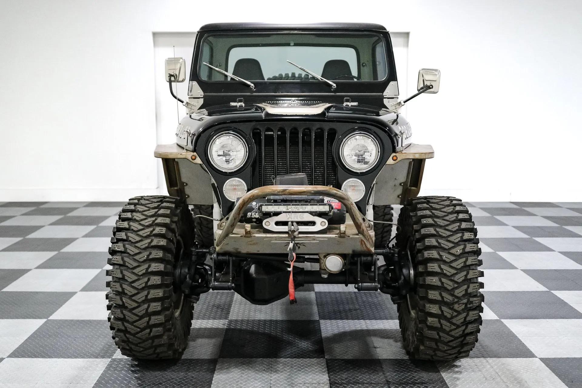 Modified 1983 Jeep CJ-8 Scrambler - 2