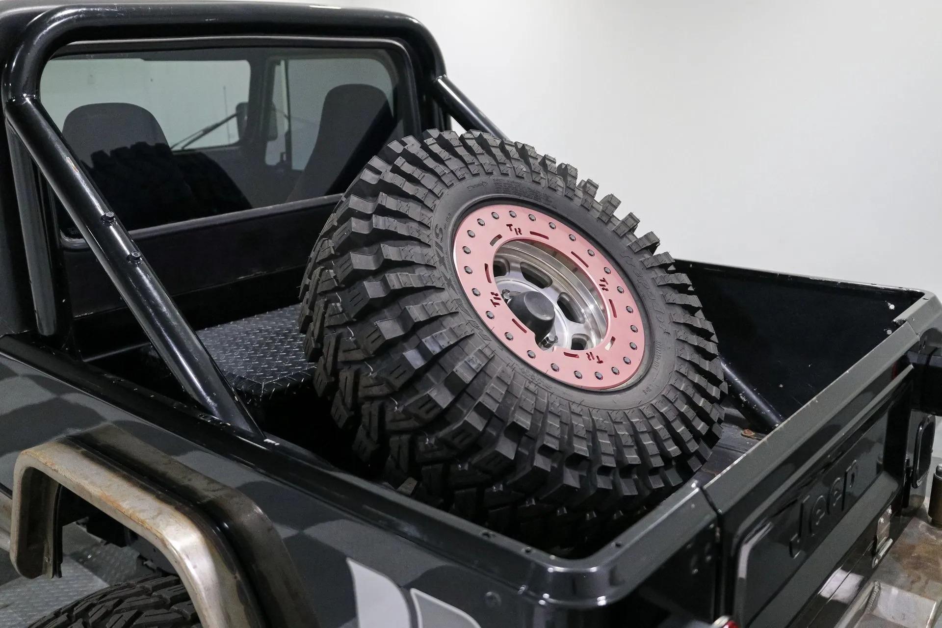 Modified 1983 Jeep CJ-8 Scrambler