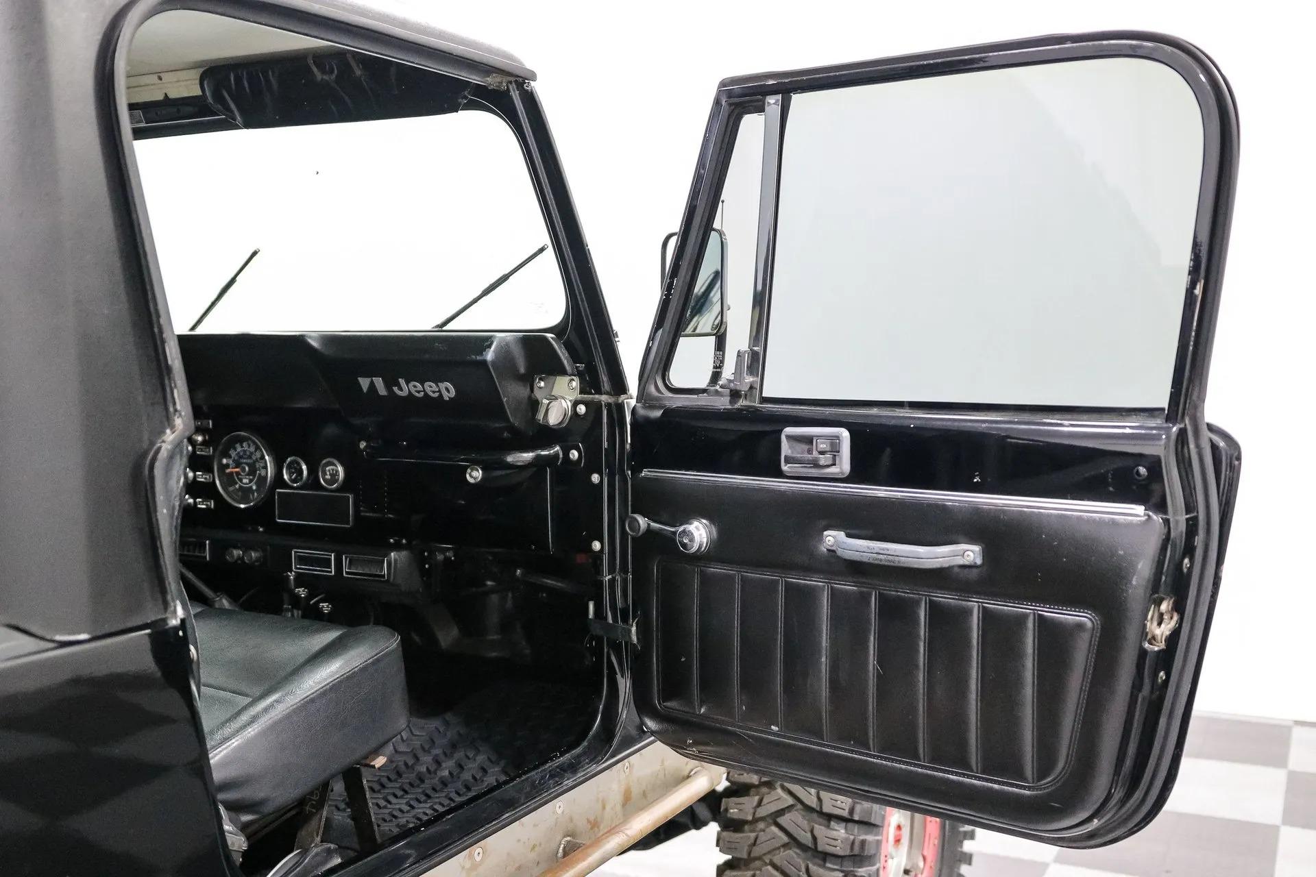 Modified 1983 Jeep CJ-8 Scrambler