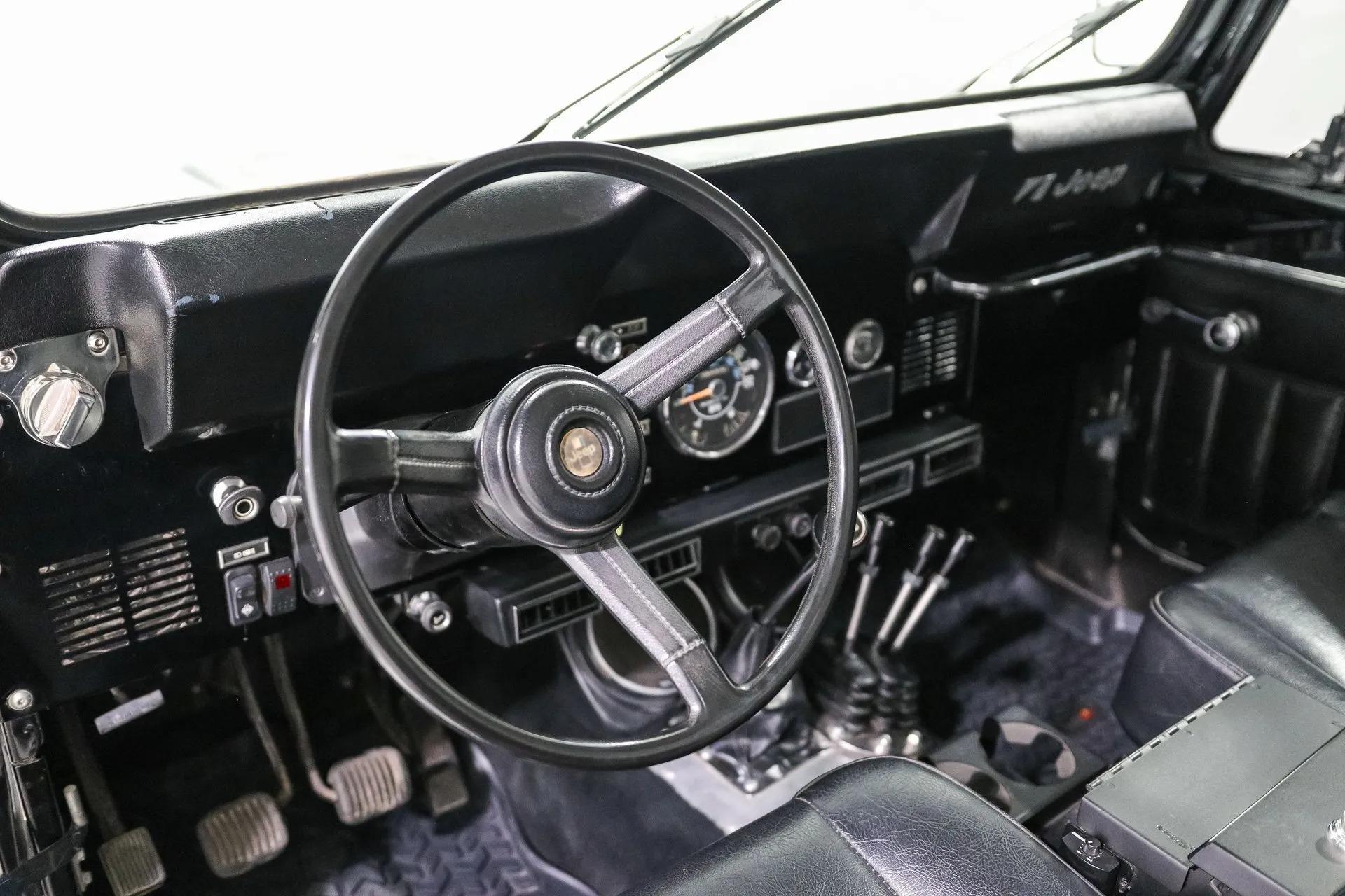 Modified 1983 Jeep CJ-8 Scrambler