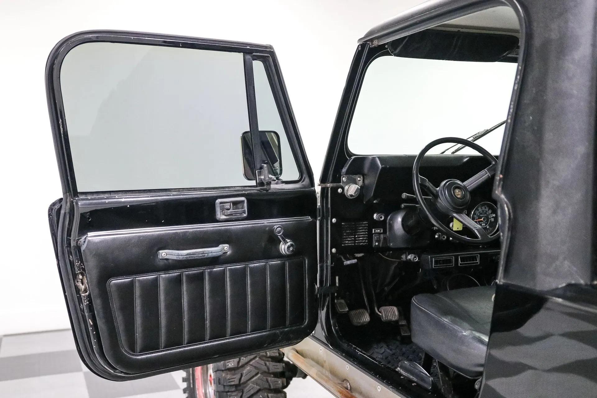 Modified 1983 Jeep CJ-8 Scrambler
