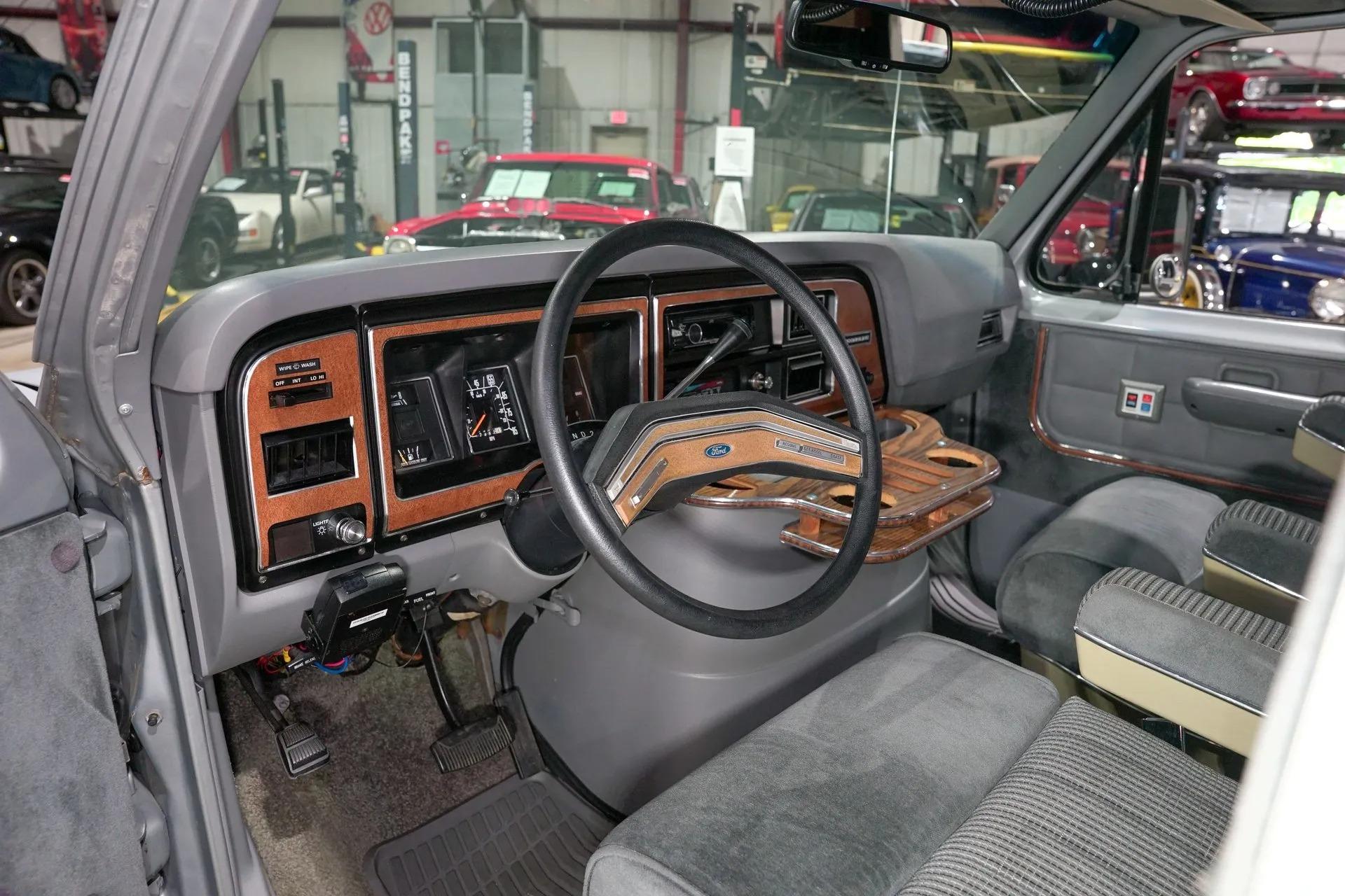 1987 Ford Econoline E-150