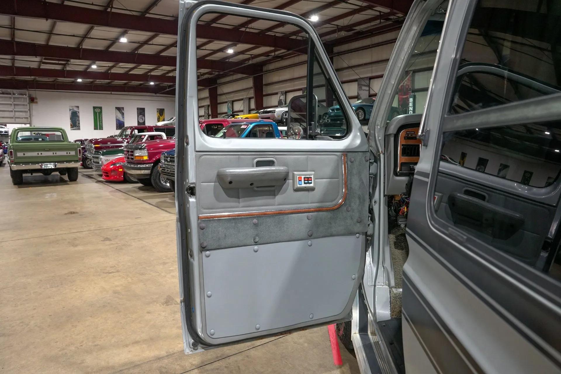 1987 Ford Econoline E-150