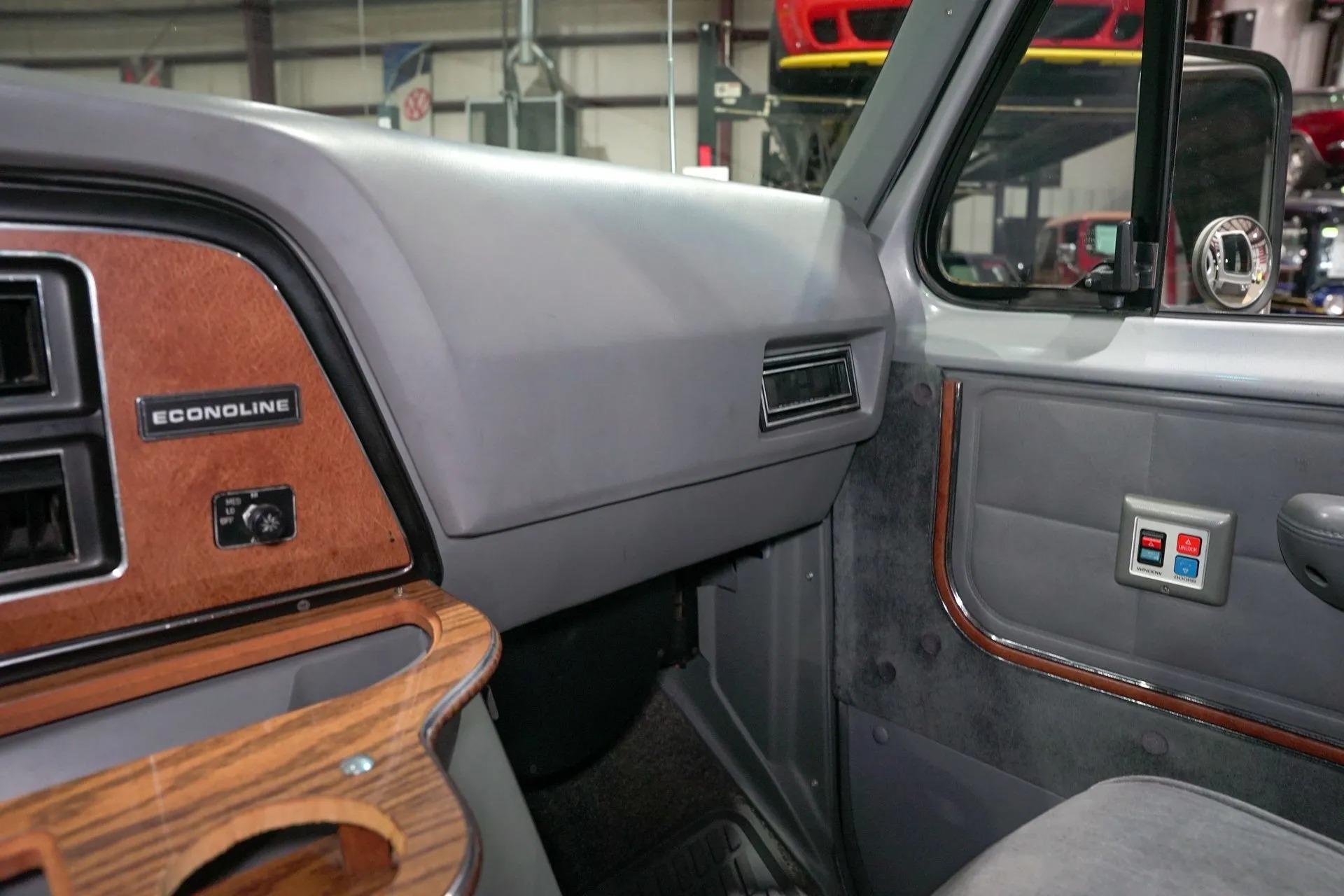 1987 Ford Econoline E-150